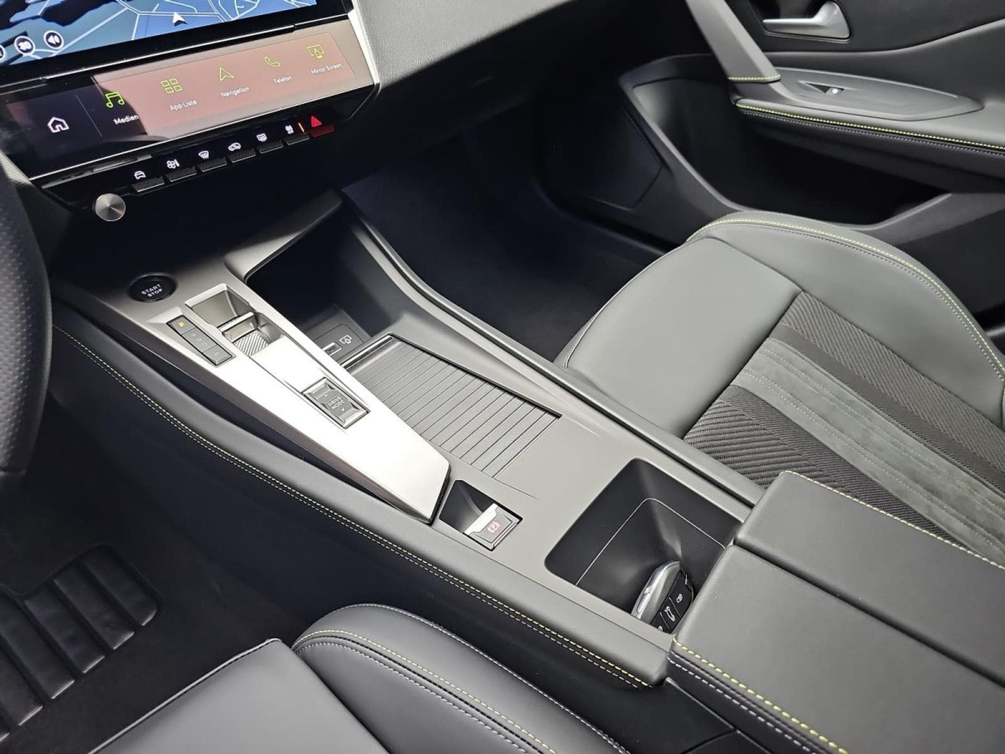 Peugeot 308 1.2 Hybrid e-DSC6 145 GT (2026) - Photo 12