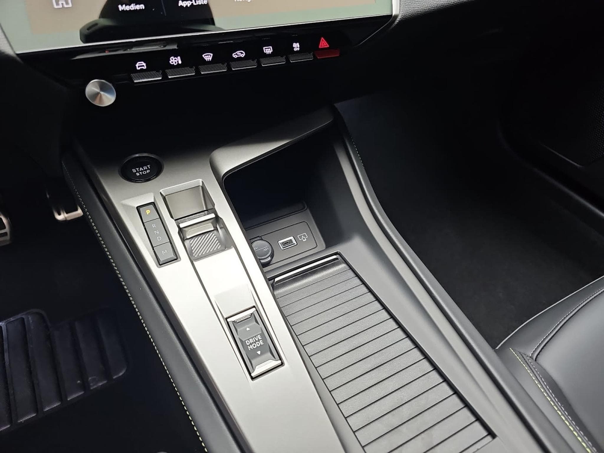 Peugeot 308 1.2 Hybrid e-DSC6 145 GT (2026) - Photo 11