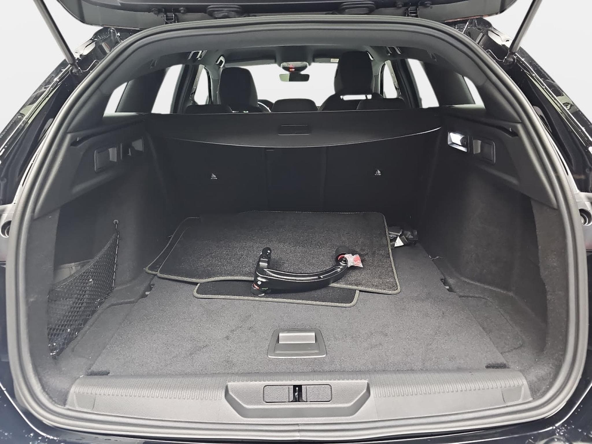Peugeot 308 1.2 Hybrid e-DSC6 145 GT (2026) - Photo 13
