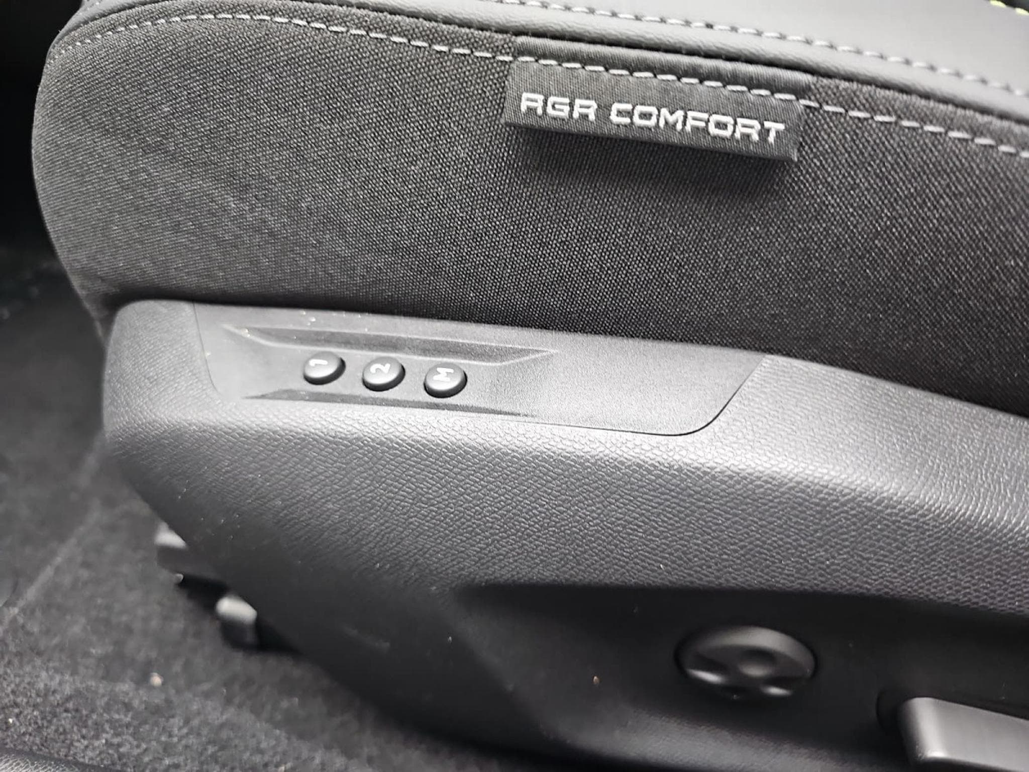 Peugeot 308 1.2 Hybrid e-DSC6 145 GT (2026) - Photo 17