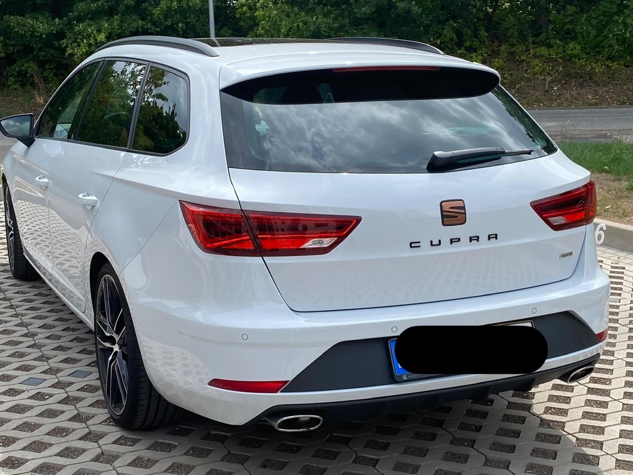 Cupra Leon SEAT Leon ST Cupra 300 4Drive DSG (2019) - Photo 2