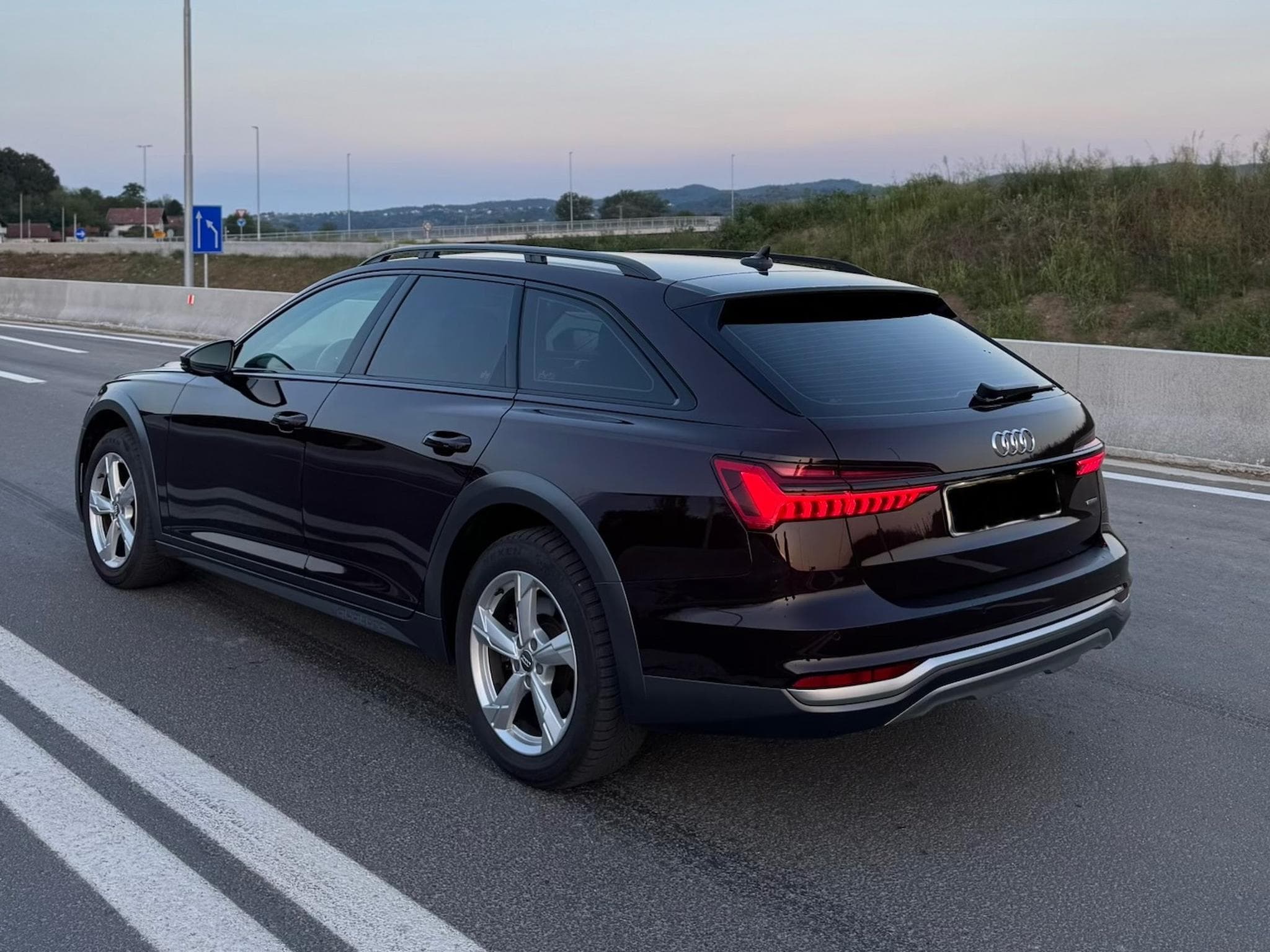 Audi A6 Allroad 45 TDi (2019) - Photo 2