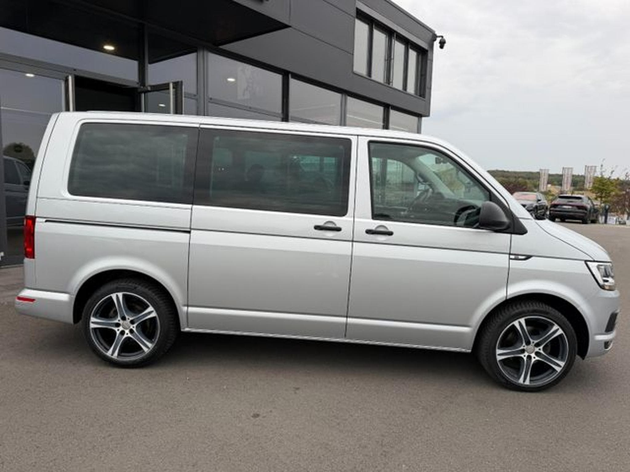 VW T6.1 T6 Bus Multivan Navi Kamera Standheizung AHK ACC (2019) - Photo 6
