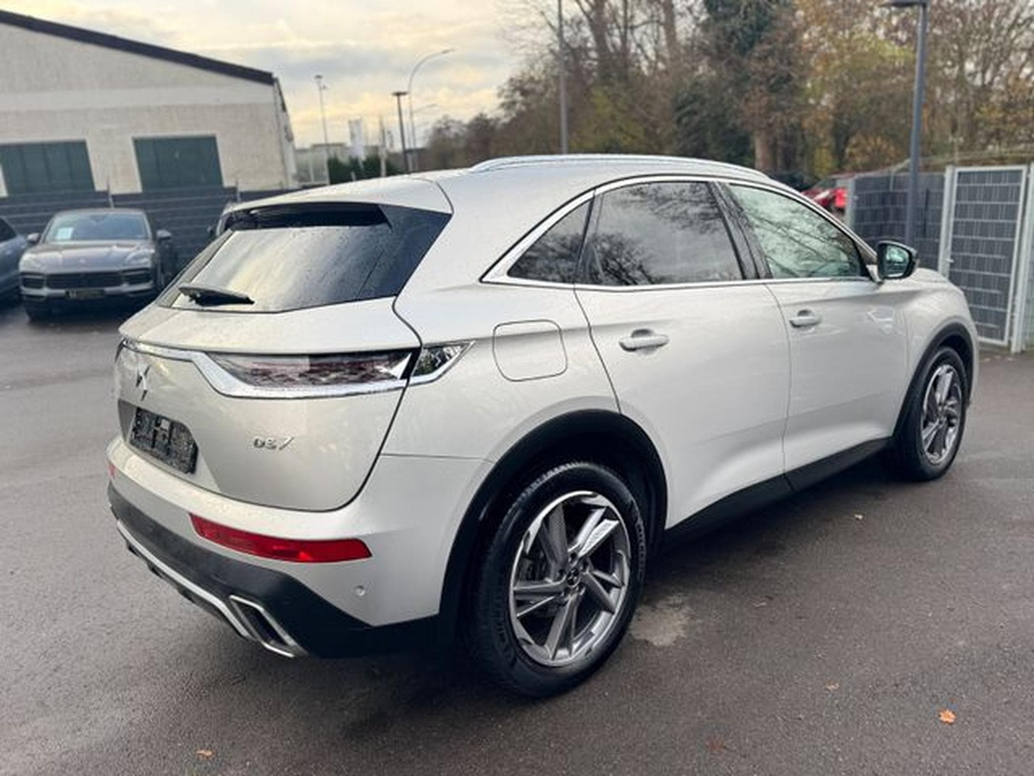 DS Automobiles DS7 DS7 E-TENSE 300 KW OPERA 4X4*LED*NAVI* (2022) - Photo 6