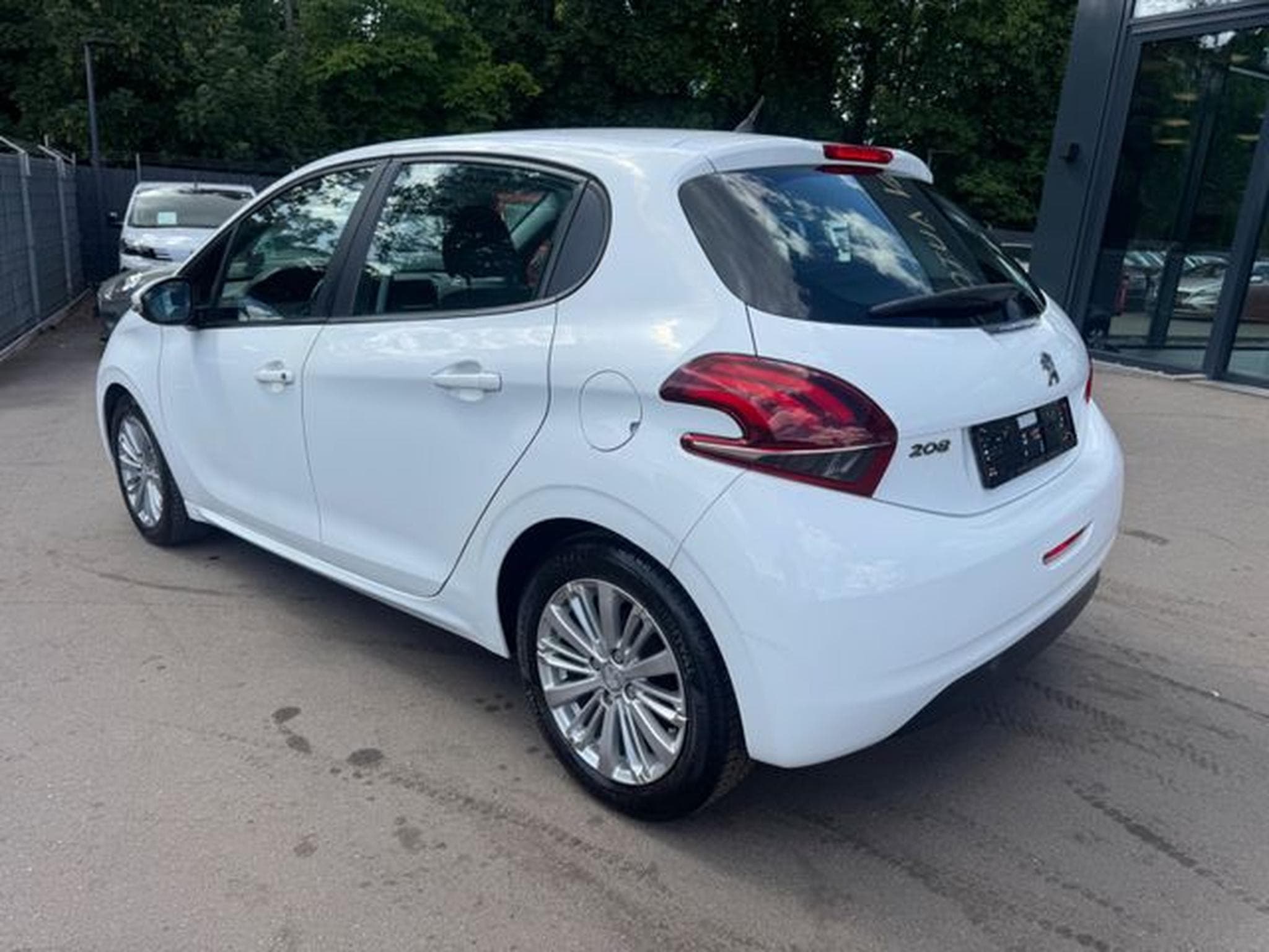 Peugeot 208 208 1.6 STYLE BLUEHDI*5.TÜRIG*KLIMA*2.HD*EURO.6* (2017) - Photo 8
