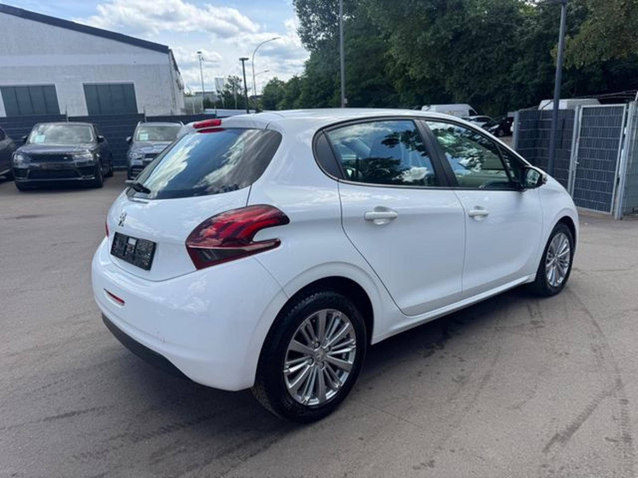 Peugeot 208 208 1.6 STYLE BLUEHDI*5.TÜRIG*KLIMA*2.HD*EURO.6* (2017) - Photo 6