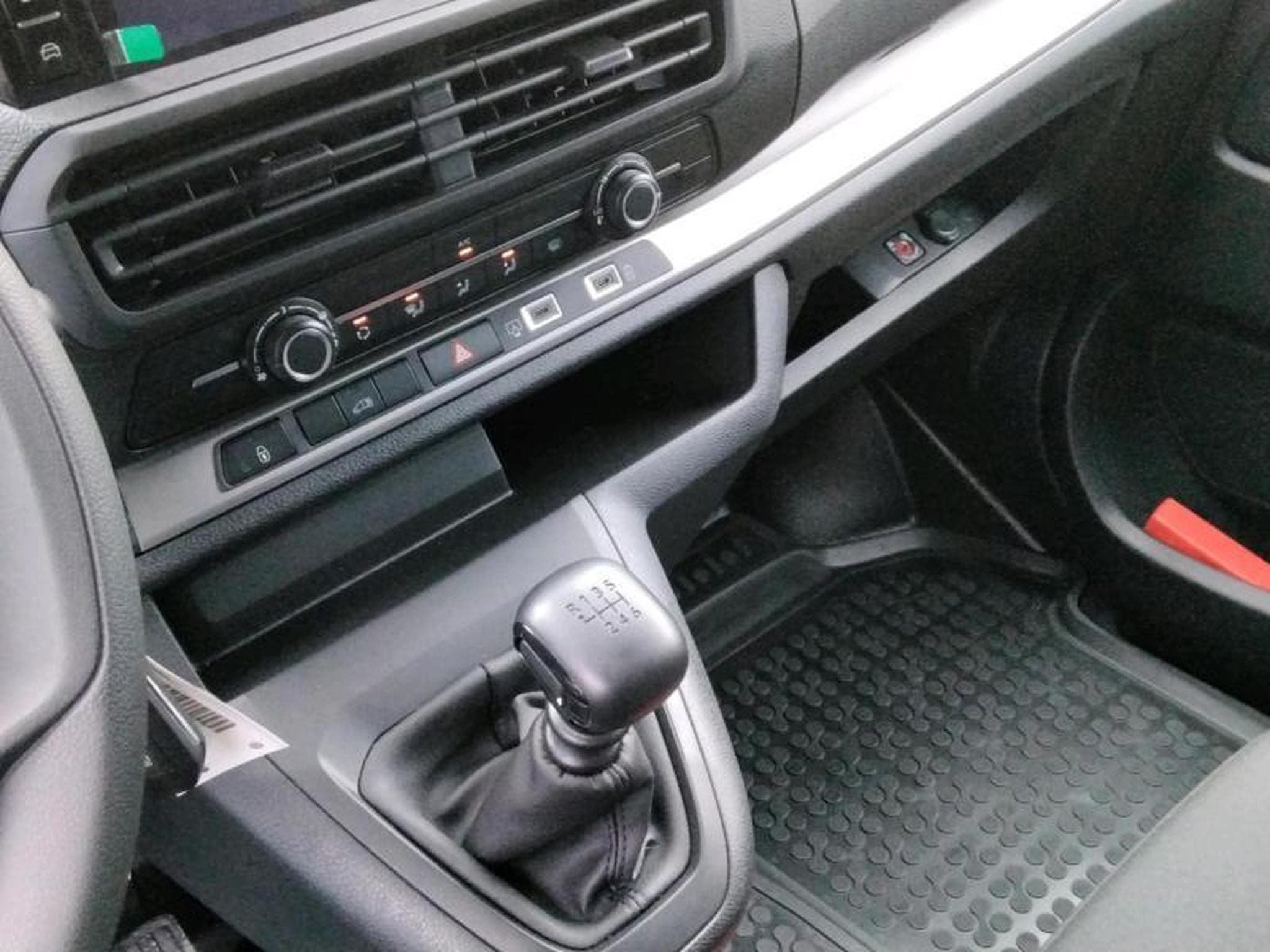 Peugeot Expert IV Premium (2026) - Photo 19