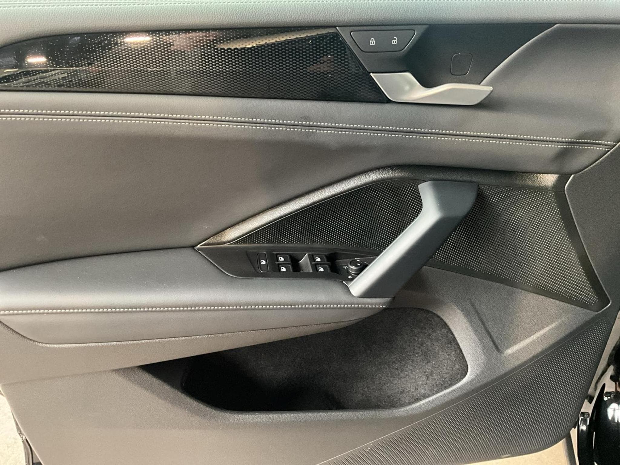 VW Tiguan Life+DSG+P.Info.+AHK+LED+Navi (2025) - Foto 10
