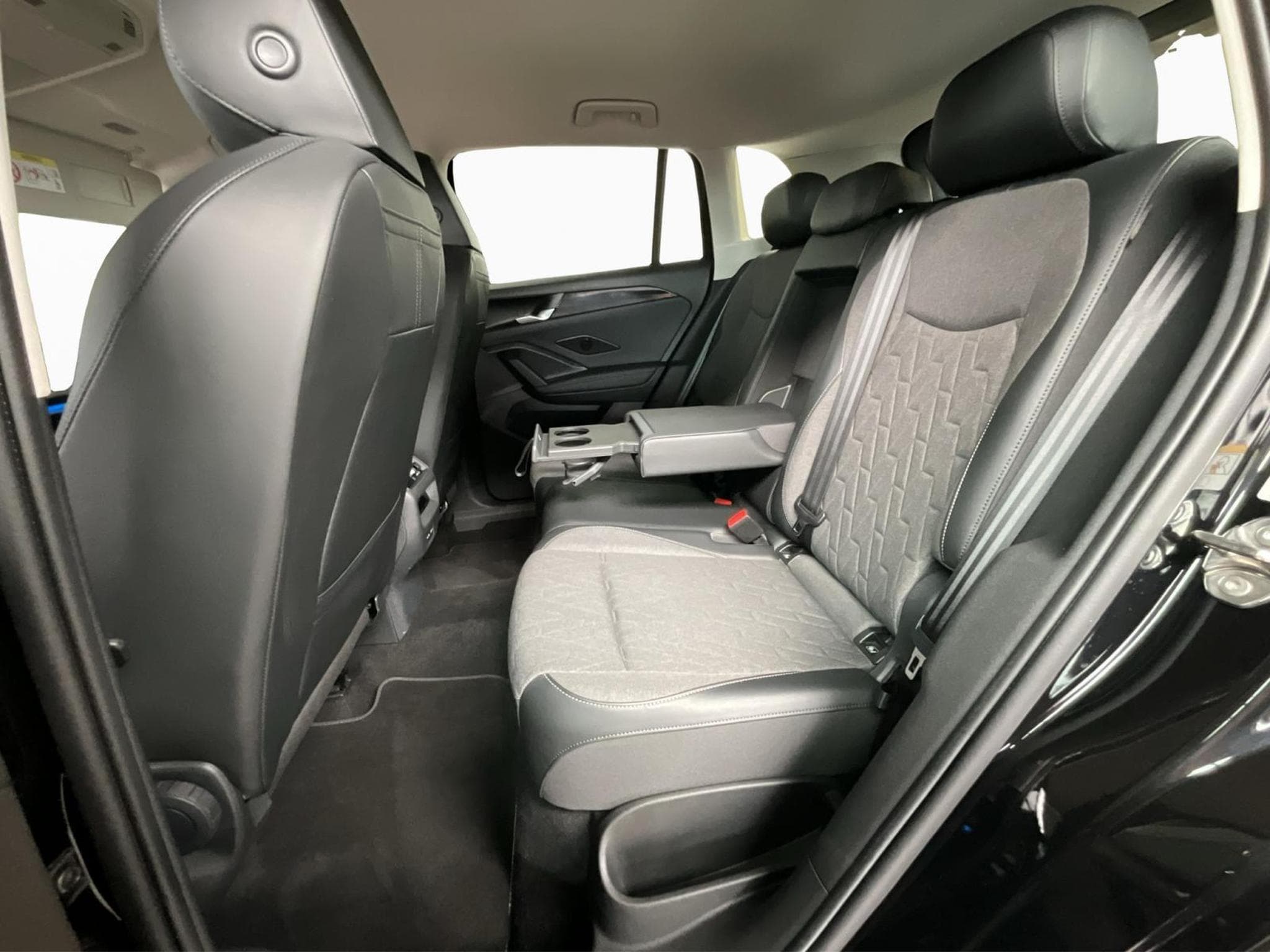 VW Tiguan Life+DSG+P.Info.+AHK+LED+Navi (2025) - Foto 17