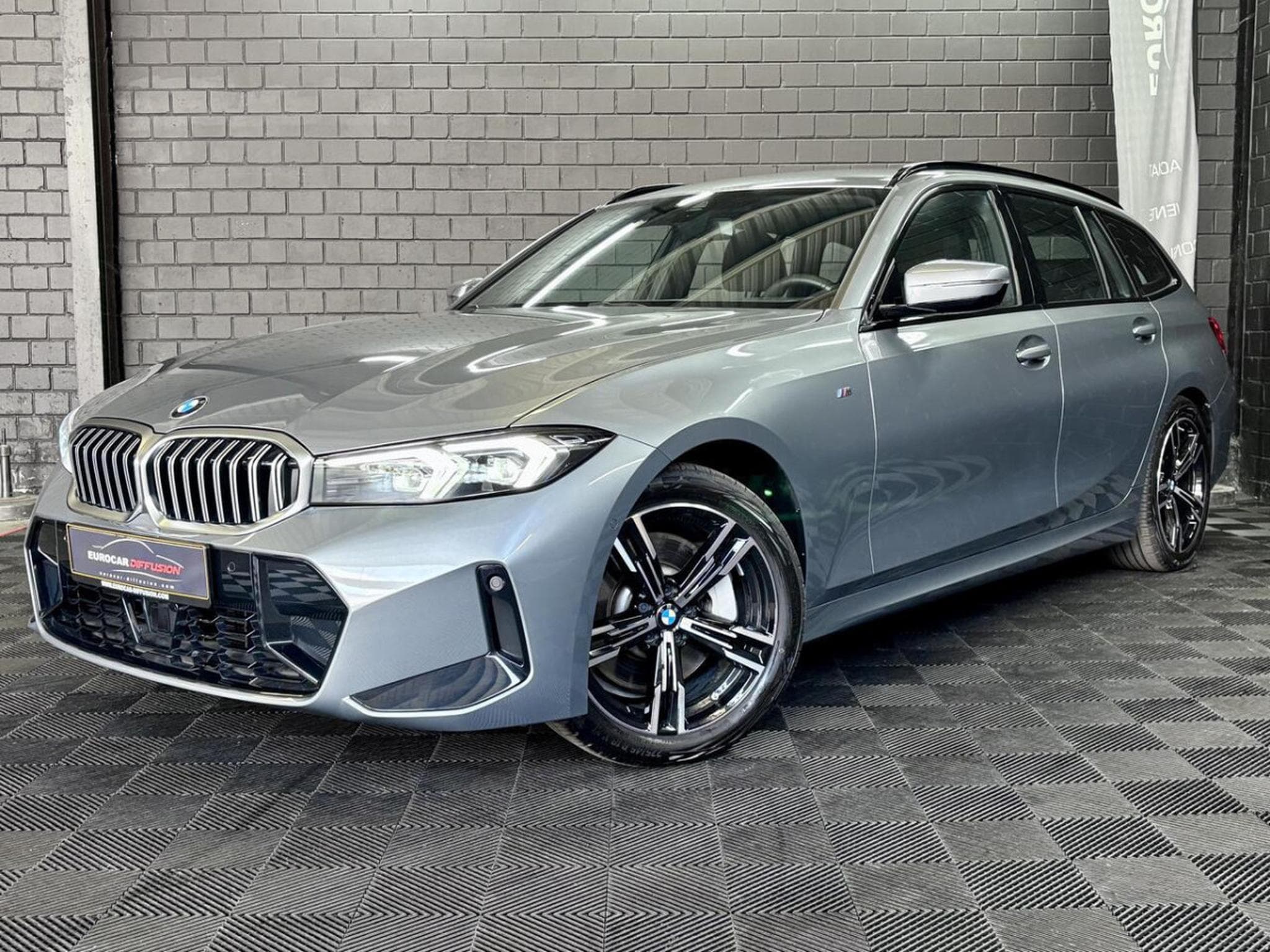 BMW 330 330i M-Sport Touring xDrive 245CV * Hayon * ACC * Sièges cha (2025) - Photo 1
