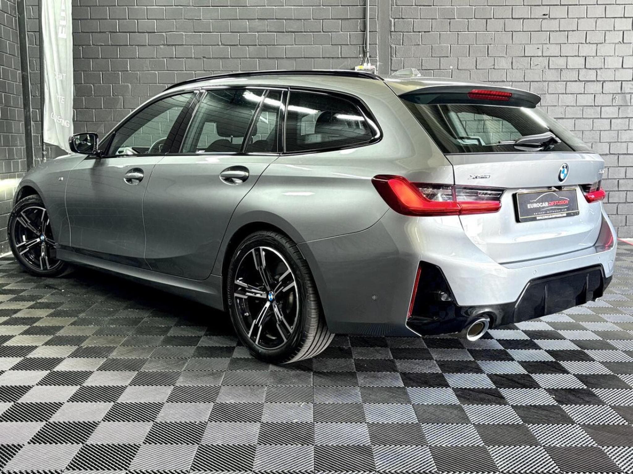 BMW 330 330i M-Sport Touring xDrive 245CV * Hayon * ACC * Sièges cha (2025) - Photo 4