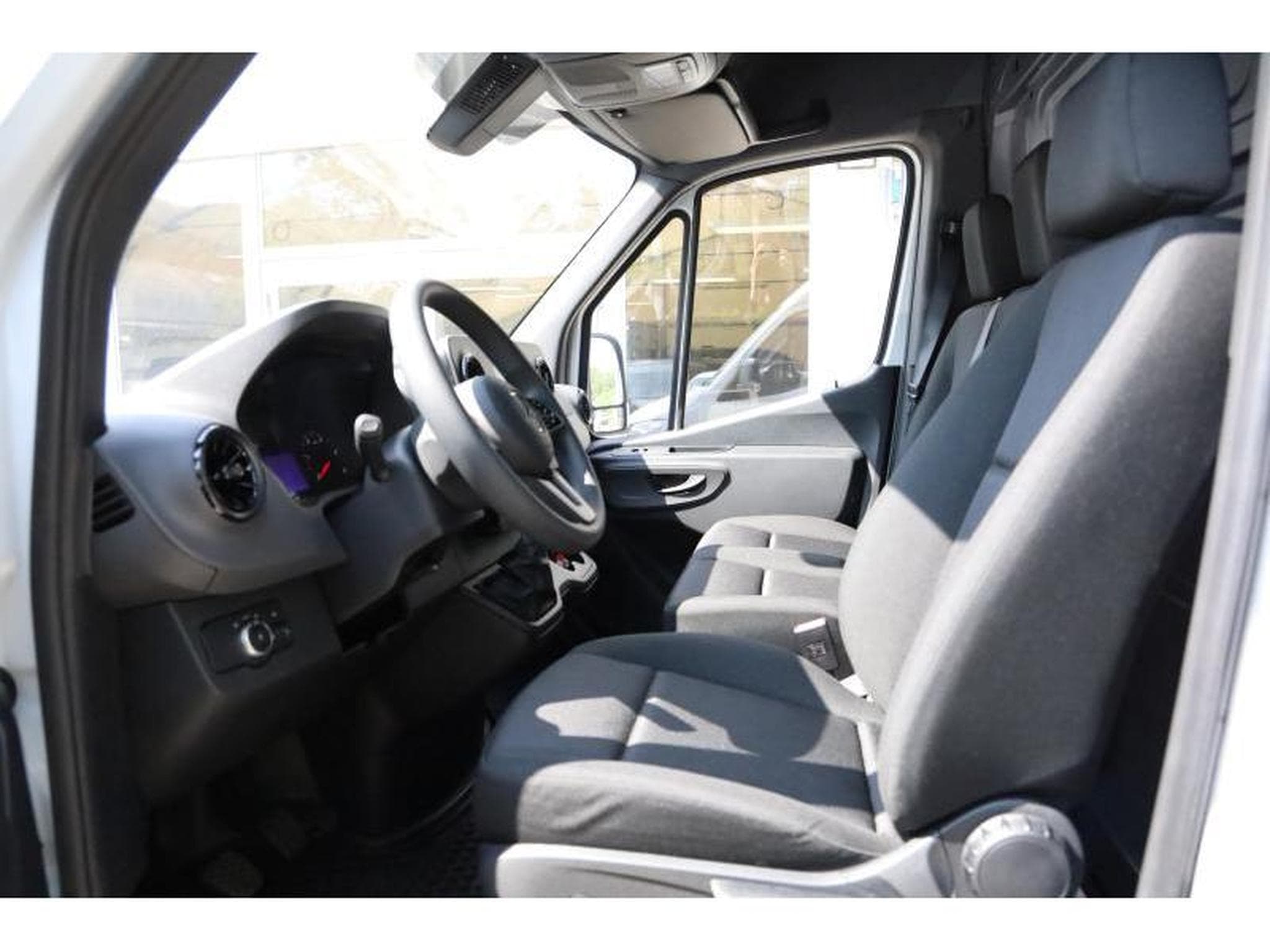 Mercedes Sprinter 315 Kasten L2 FWD (2023) - Foto 9