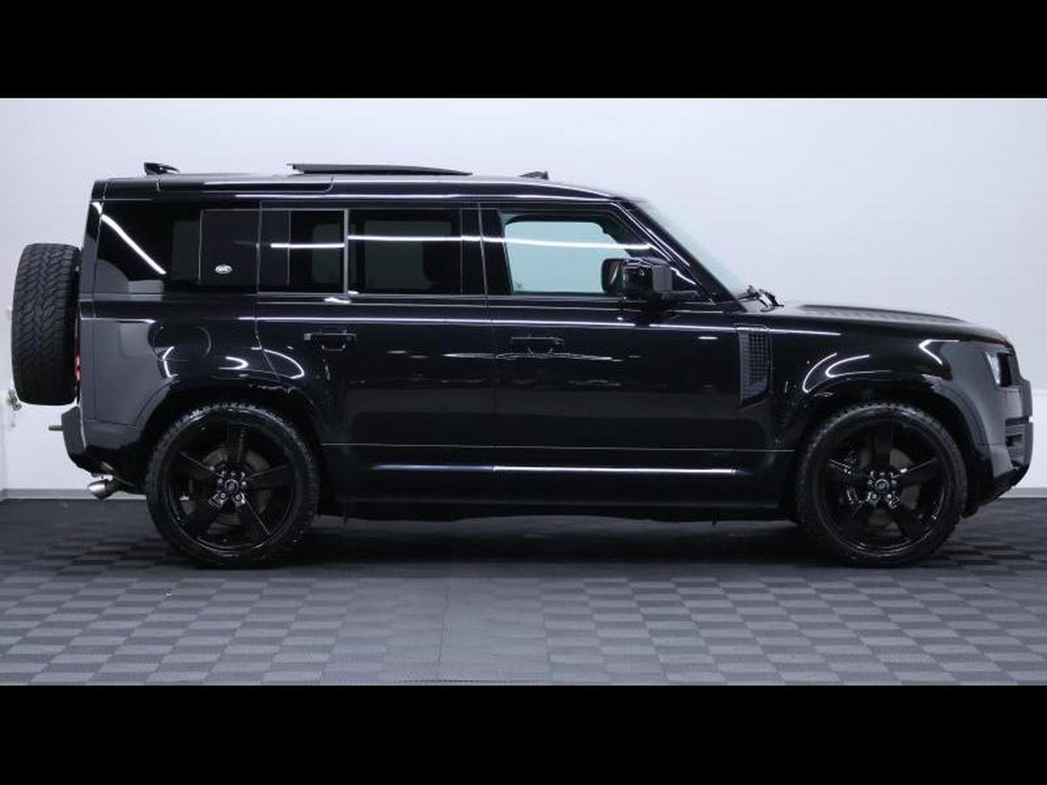 Land-Rover Defender 110 P525 V8 Auto (2022) - Photo 4