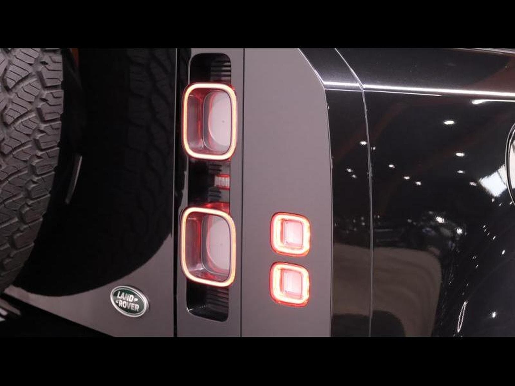 Land-Rover Defender 110 P525 V8 Auto (2022) - Photo 9