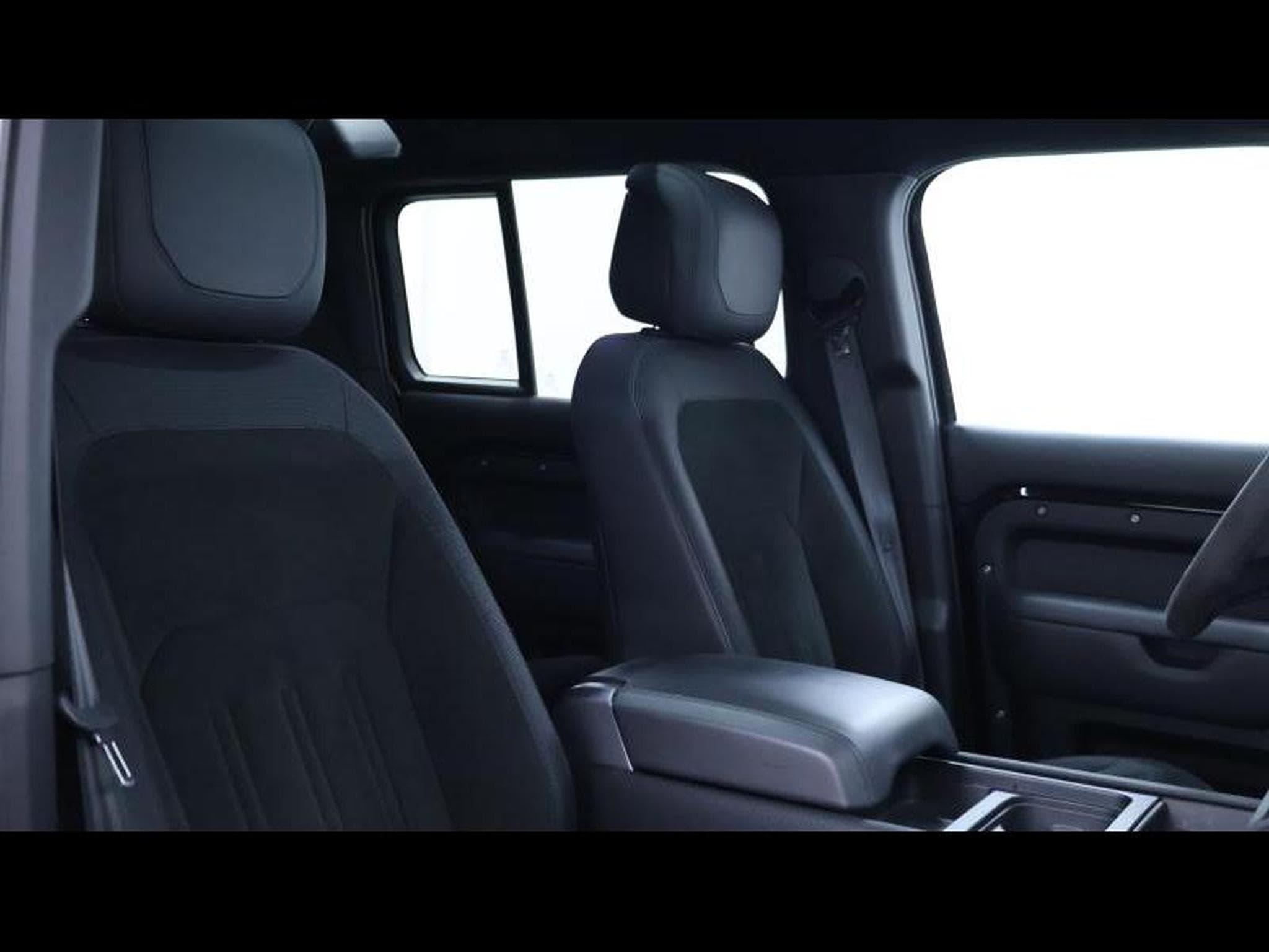 Land-Rover Defender 110 P525 V8 Auto (2022) - Photo 12