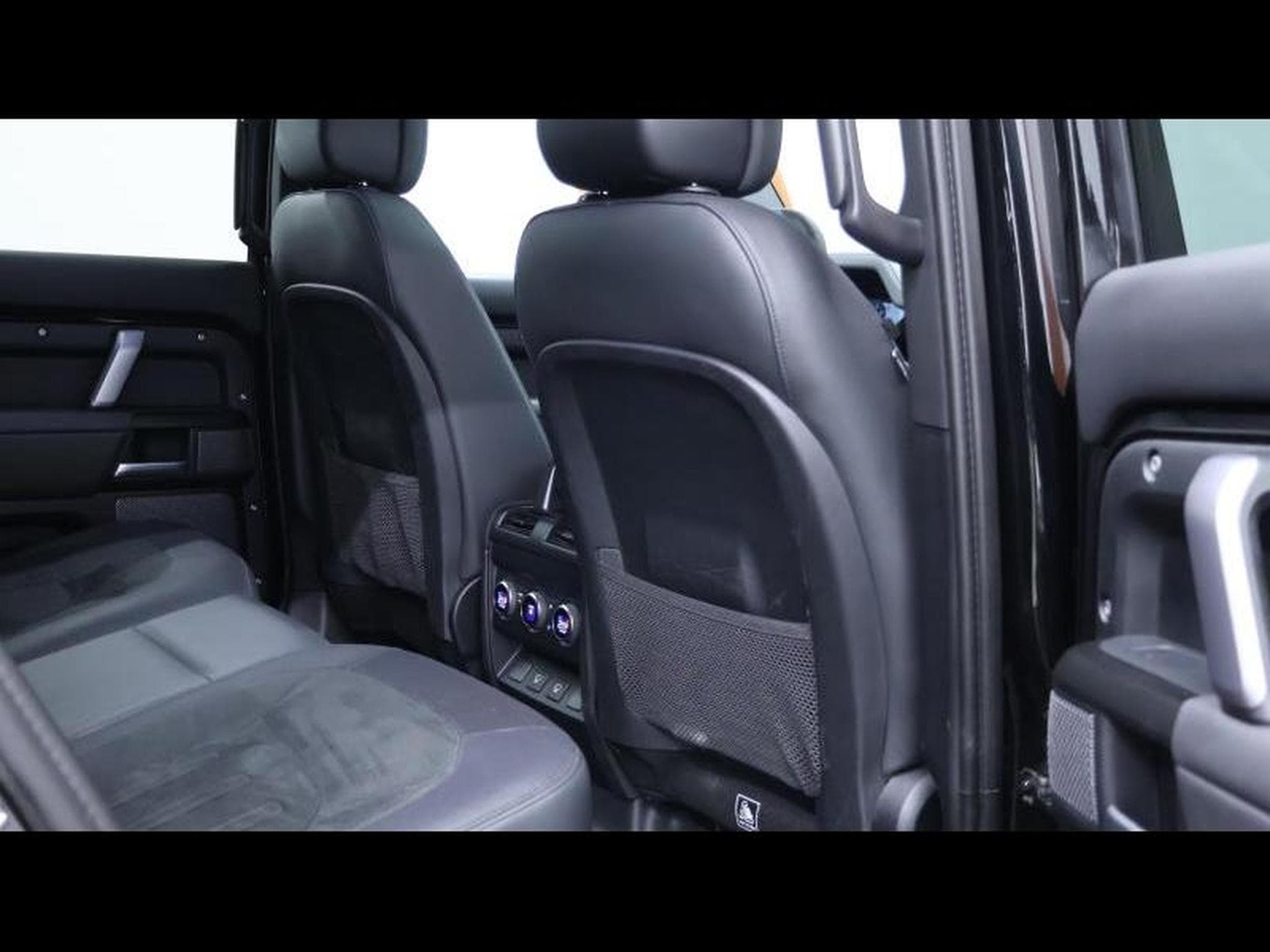 Land-Rover Defender 110 P525 V8 Auto (2022) - Photo 13