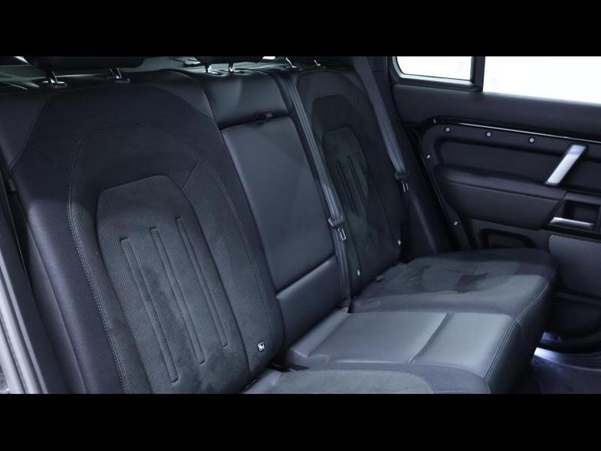 Land-Rover Defender 110 P525 V8 Auto (2022) - Photo 14