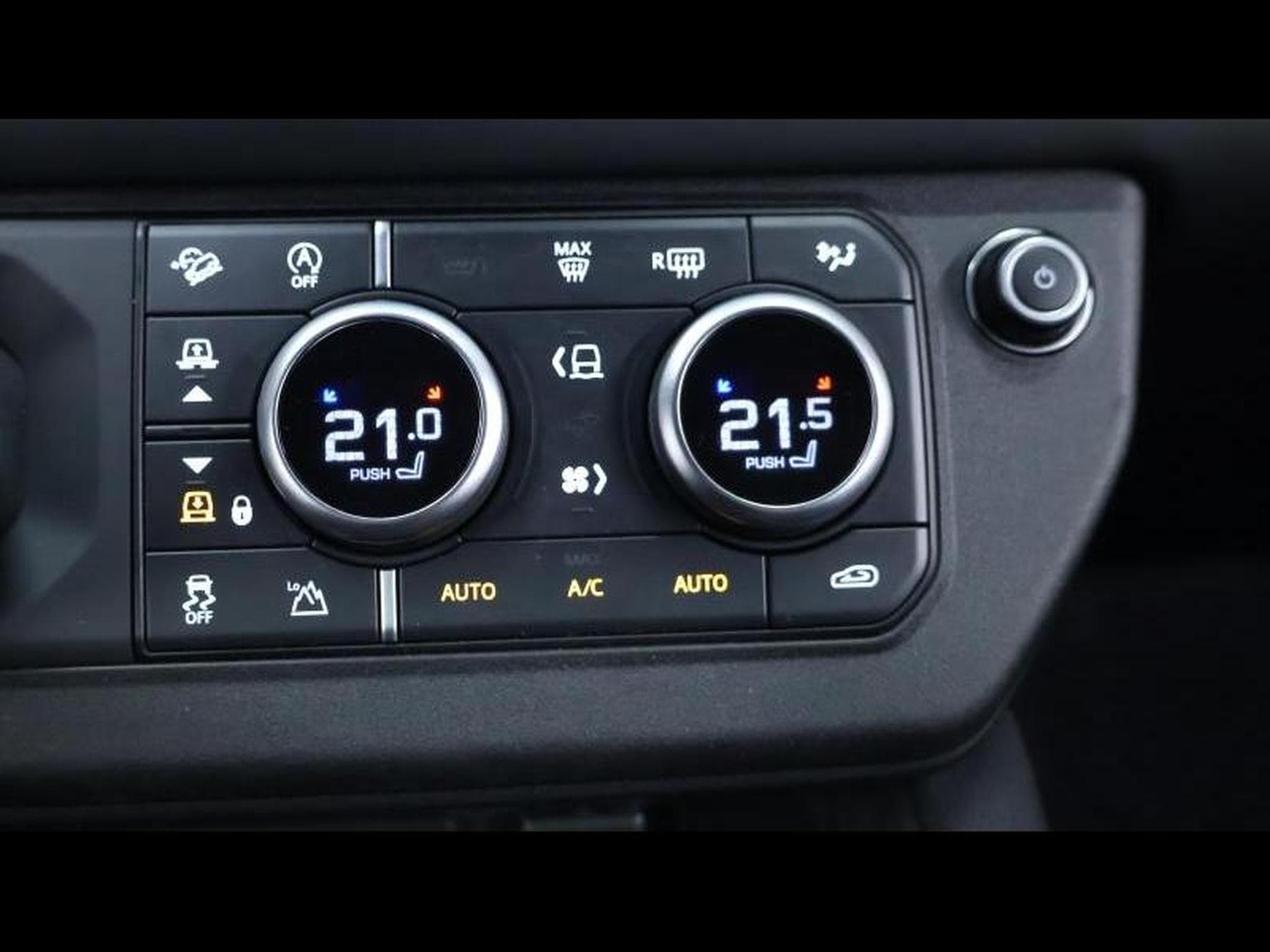 Land-Rover Defender 110 P525 V8 Auto (2022) - Photo 20