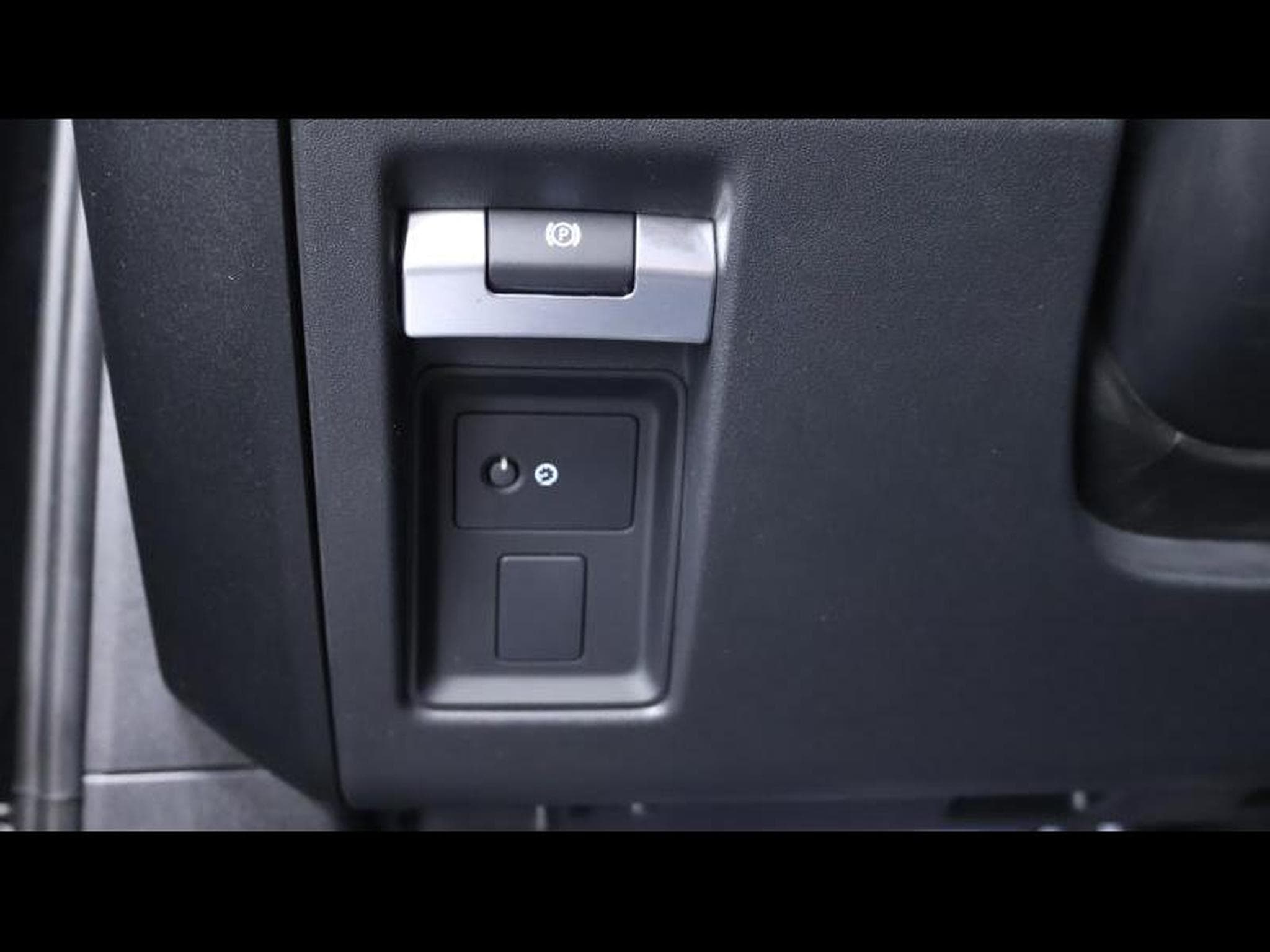 Land-Rover Defender 110 P525 V8 Auto (2022) - Photo 32