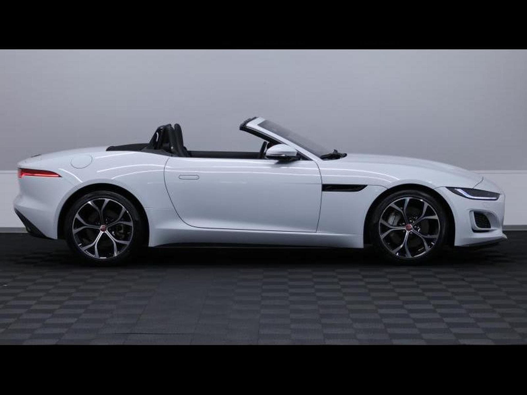Jaguar F-Type P300 R-Dynamic RWD Convertible (2022) - Foto 10