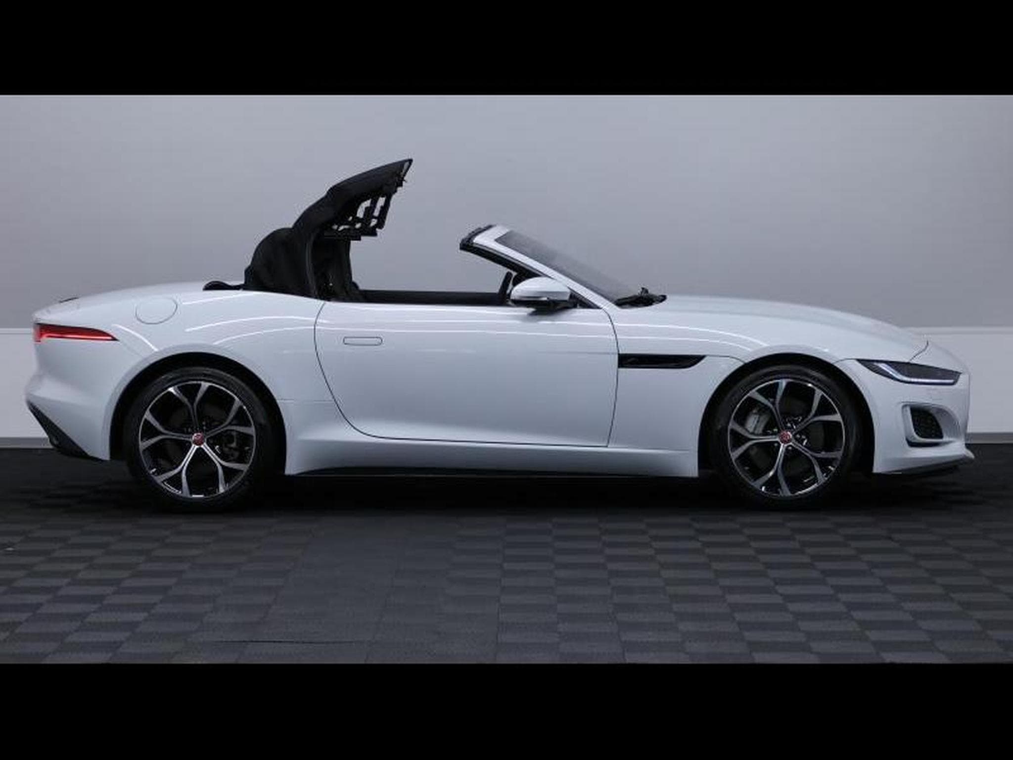 Jaguar F-Type P300 R-Dynamic RWD Convertible (2022) - Foto 11