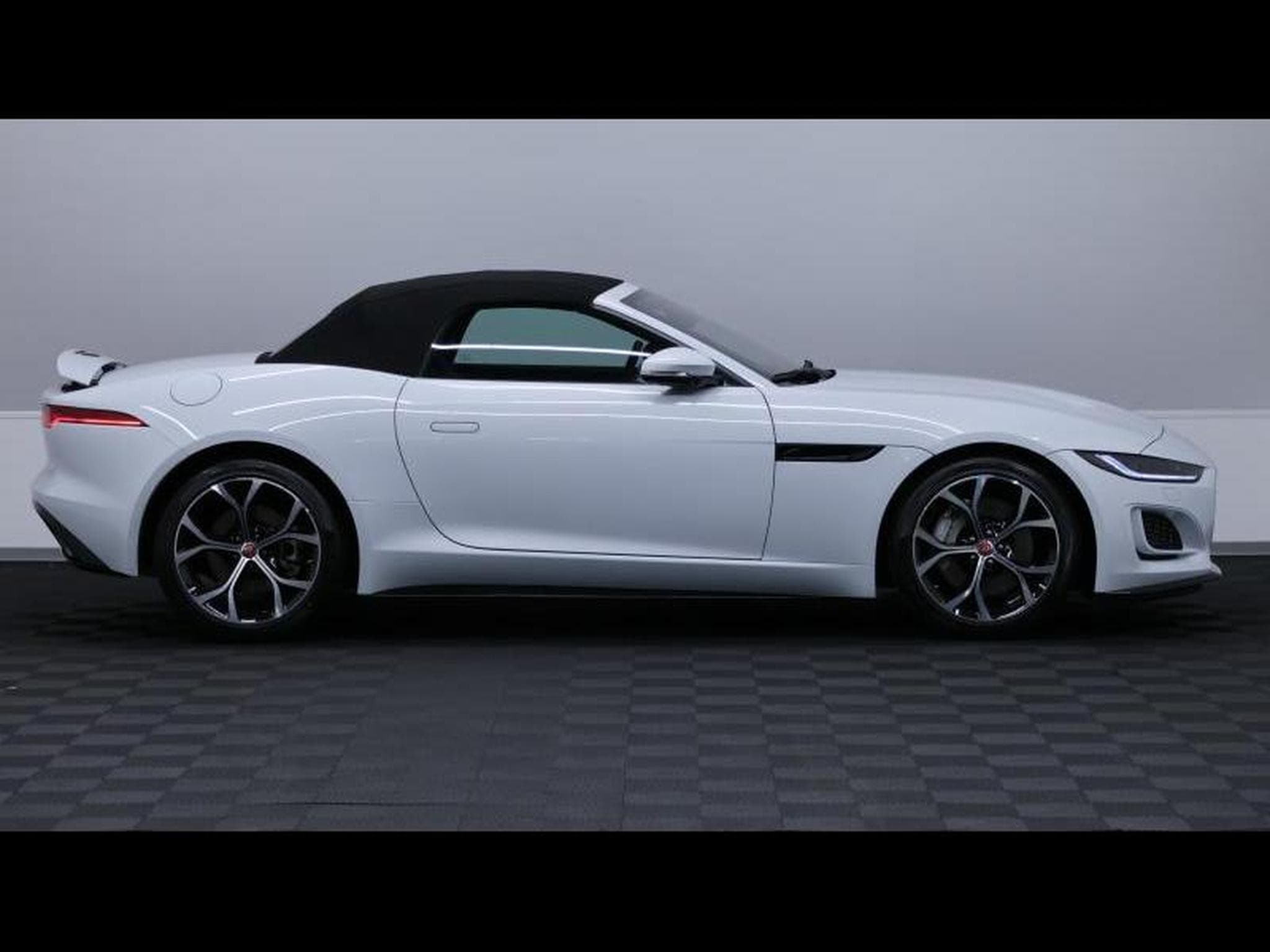 Jaguar F-Type P300 R-Dynamic RWD Convertible (2022) - Foto 13