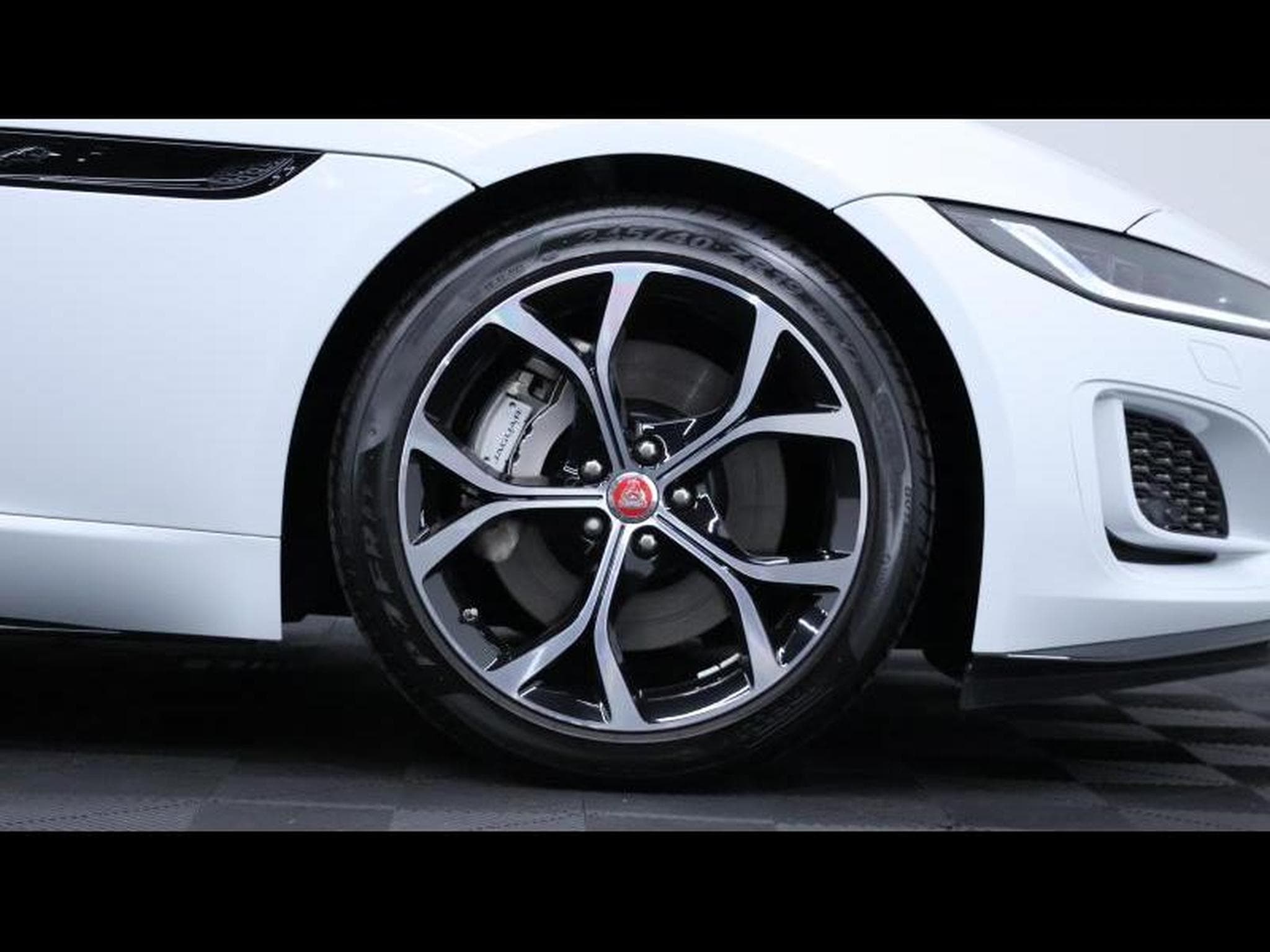 Jaguar F-Type P300 R-Dynamic RWD Convertible (2022) - Foto 23