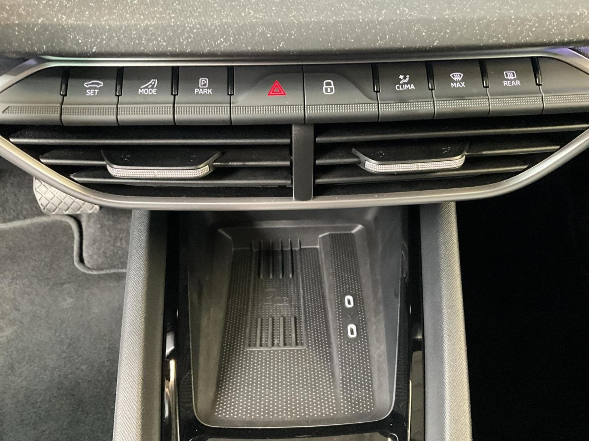 Skoda Octavia Selection+DSG+LODGE+P.Comfort+Light&View+P.Ass.-Drive (2025) - Photo 14