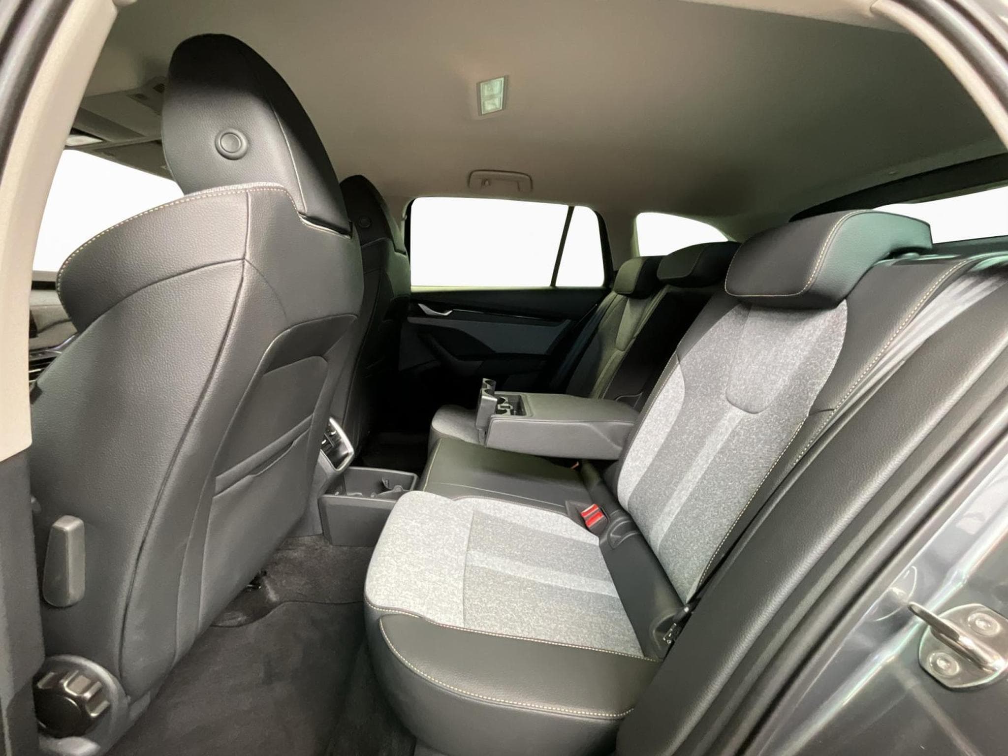 Skoda Octavia Selection+DSG+LODGE+P.Comfort+Light&View+P.Ass.-Drive (2025) - Photo 19