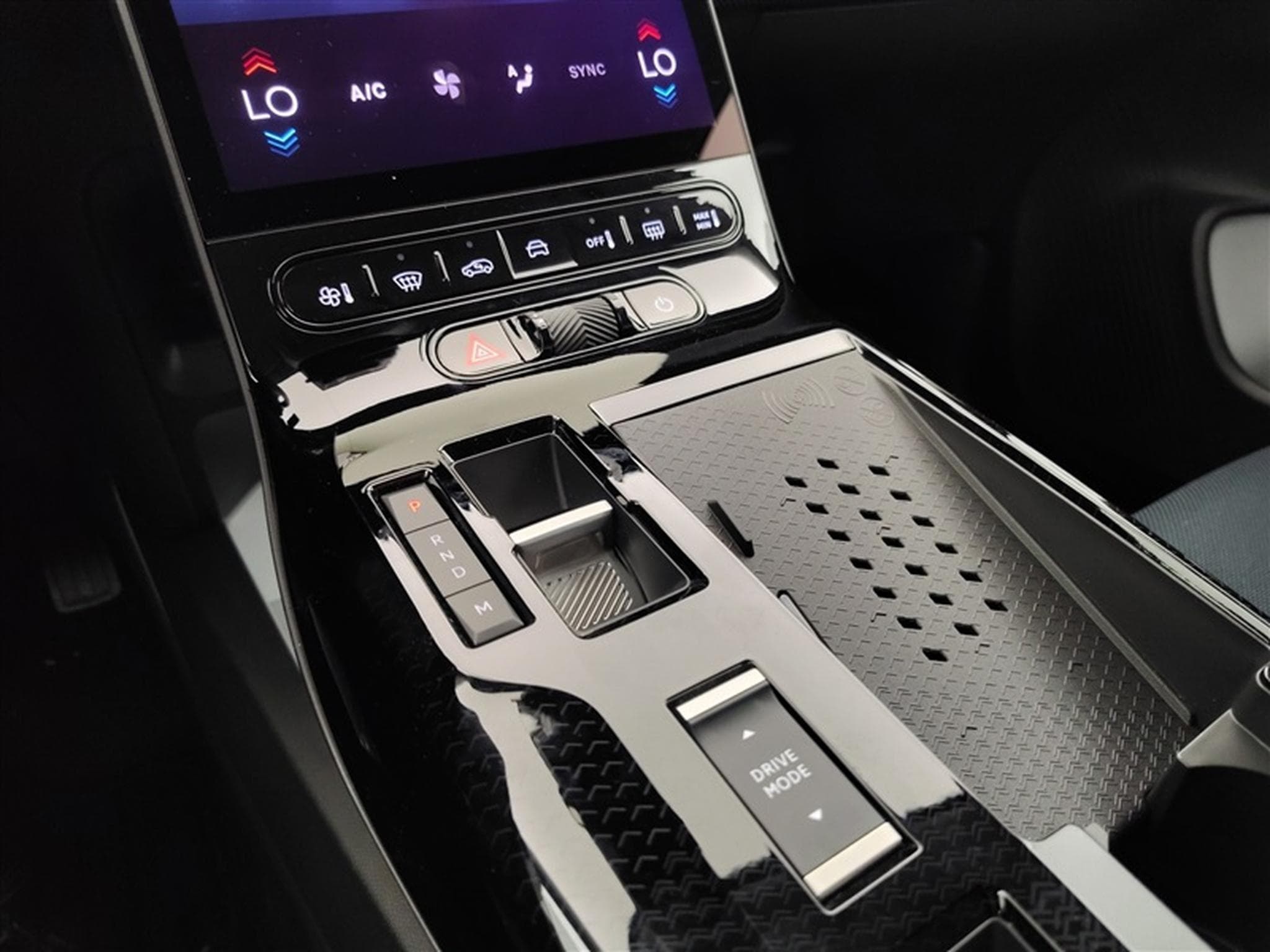 Citroën C5 Aircross 1.2 Hybrid 145cv E-DCS6 Plus NAVI / FULL LED / CAMERA / JA19 (2026) - Photo 13
