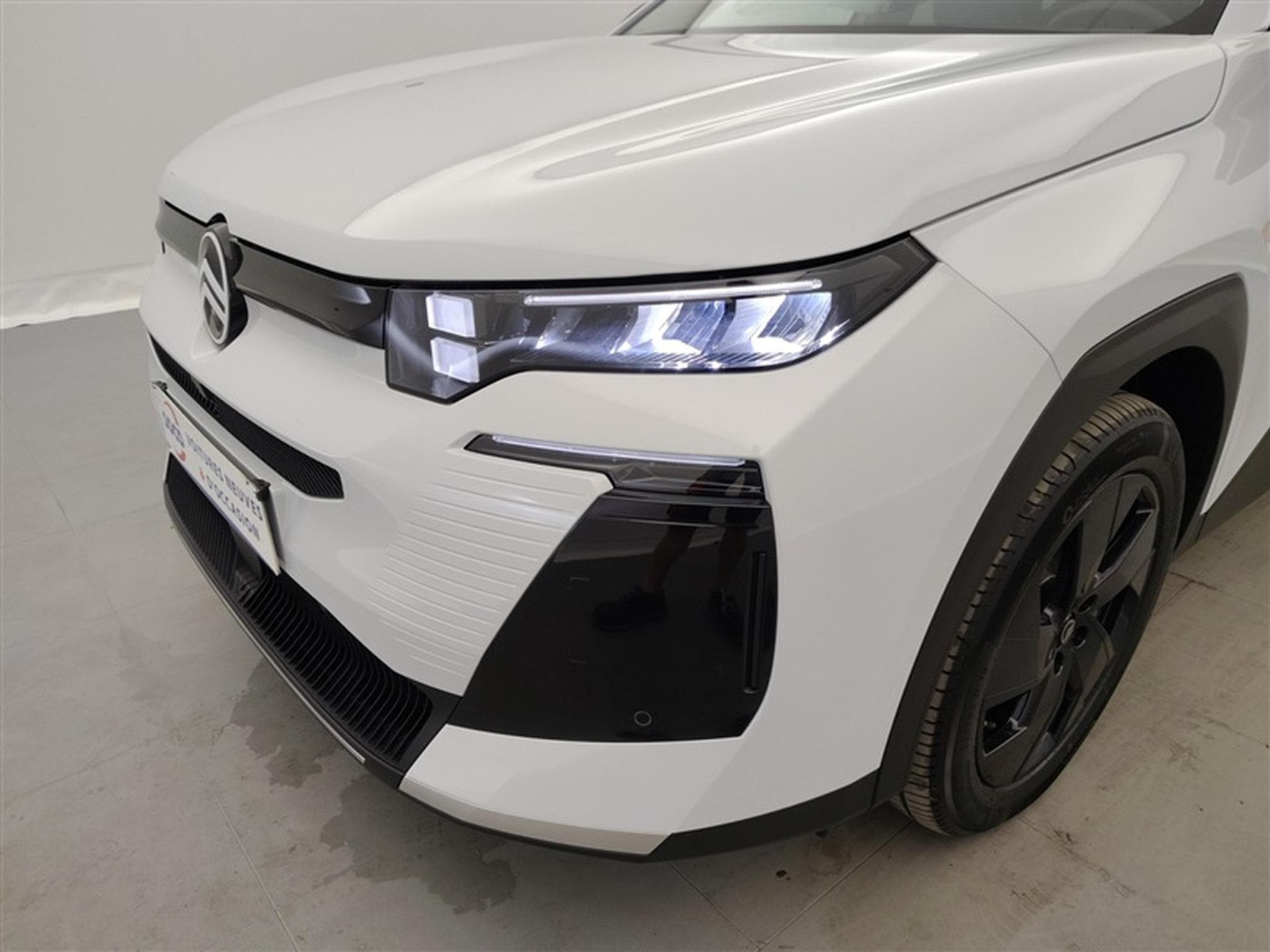 Citroën C5 Aircross 1.2 Hybrid 145cv E-DCS6 Plus NAVI / FULL LED / CAMERA / JA19 (2026) - Photo 16