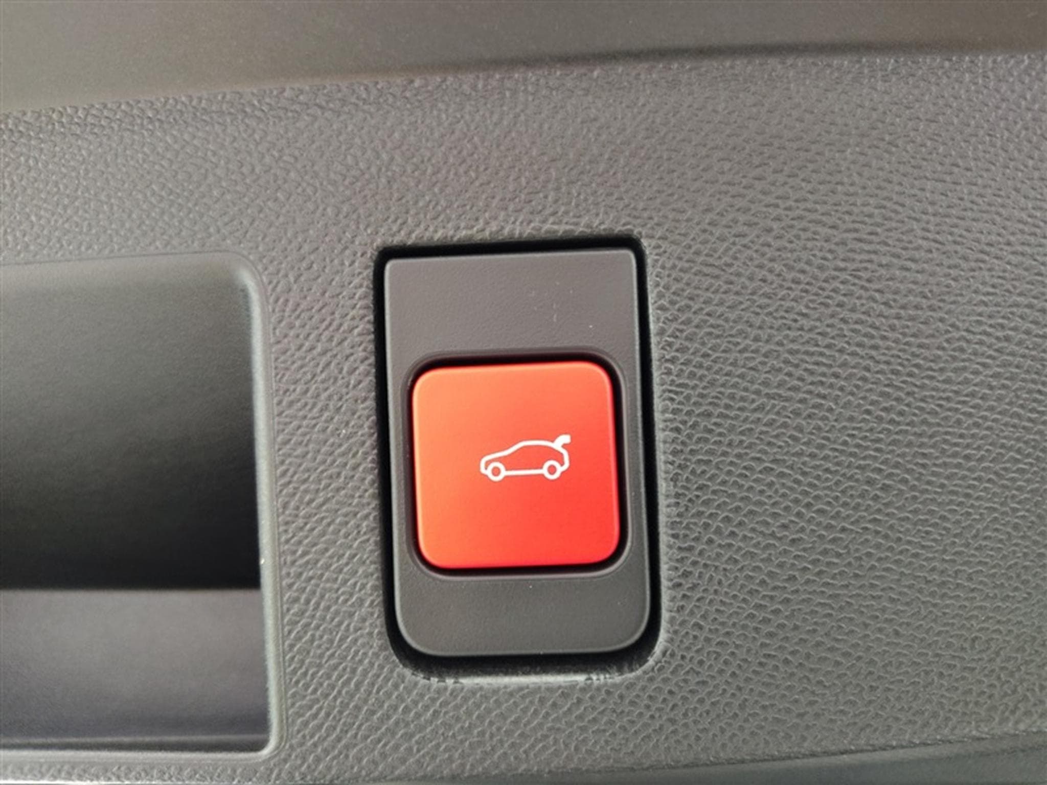 Citroën C5 Aircross 1.2 Hybrid 145cv E-DCS6 Plus NAVI / FULL LED / CAMERA / JA19 (2026) - Photo 20