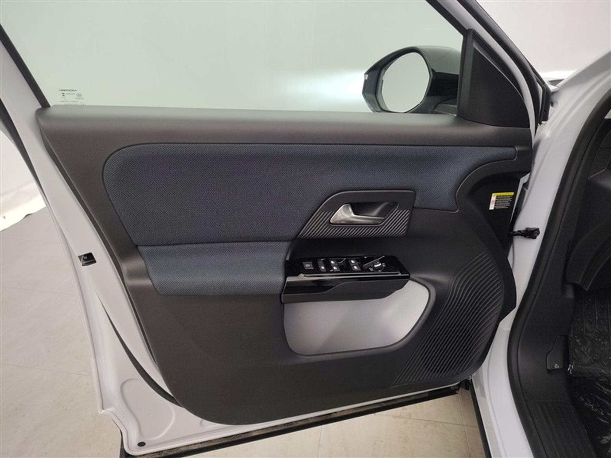 Citroën C5 Aircross 1.2 Hybrid 145cv E-DCS6 Plus NAVI / FULL LED / CAMERA / JA19 (2026) - Photo 18