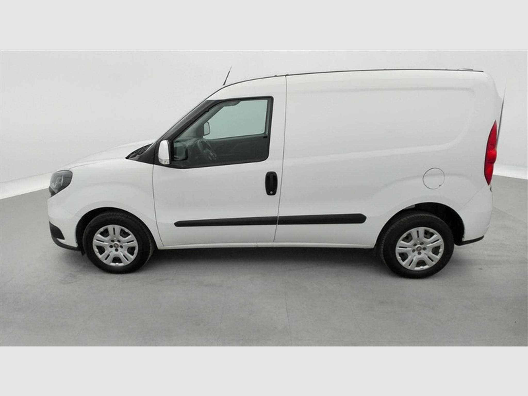 Fiat Doblo 1.6 MJET Cargo CLIM / CARPLAY (2023) - Photo 3