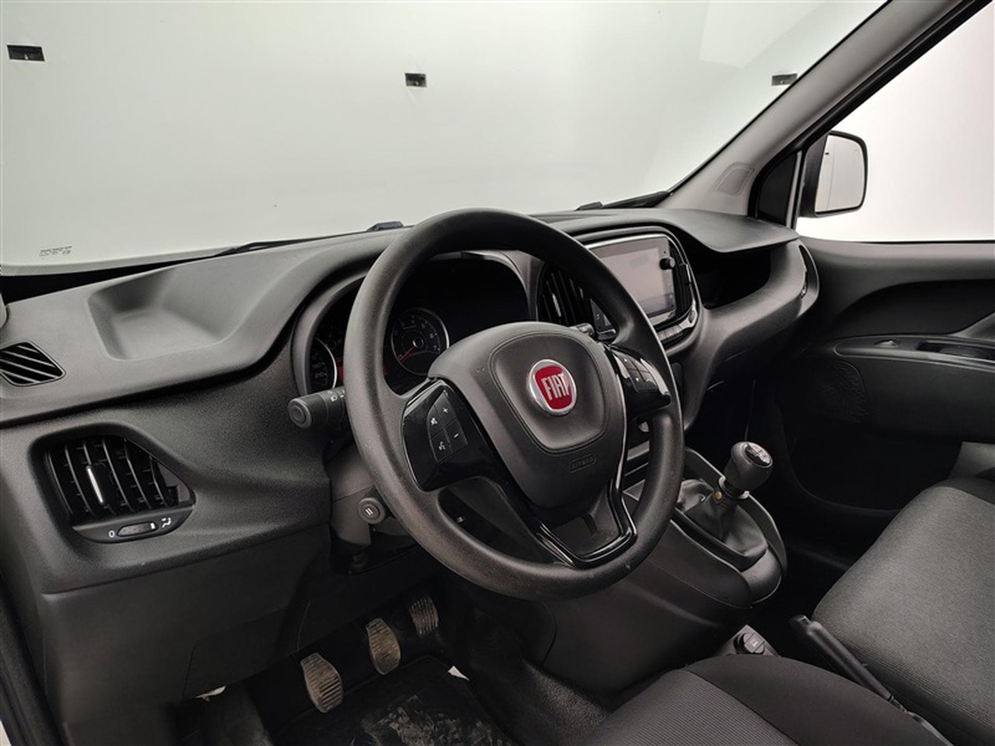 Fiat Doblo 1.6 MJET Cargo CLIM / CARPLAY (2023) - Photo 8