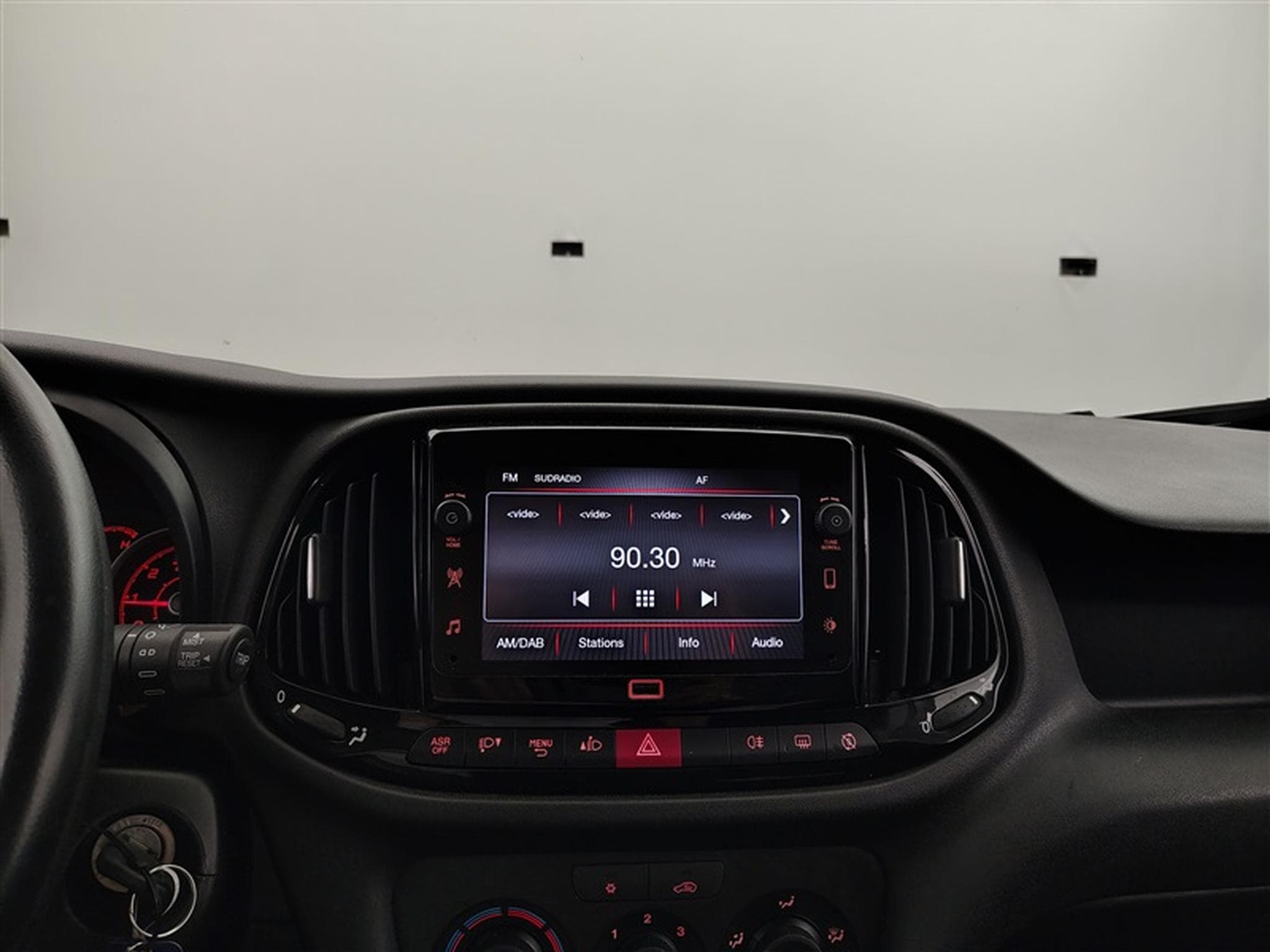 Fiat Doblo 1.6 MJET Cargo CLIM / CARPLAY (2023) - Photo 11