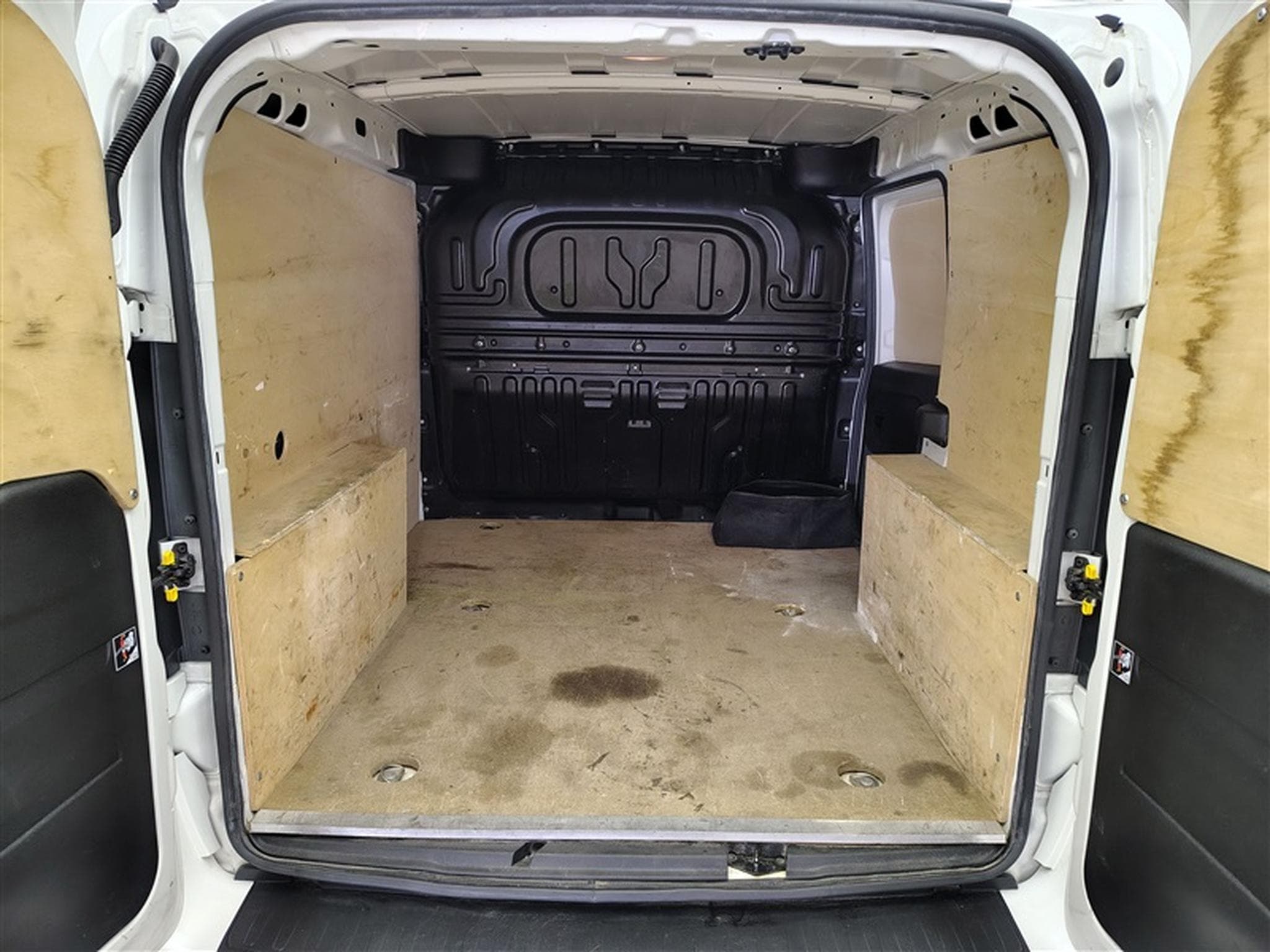 Fiat Doblo 1.6 MJET Cargo CLIM / CARPLAY (2023) - Photo 14
