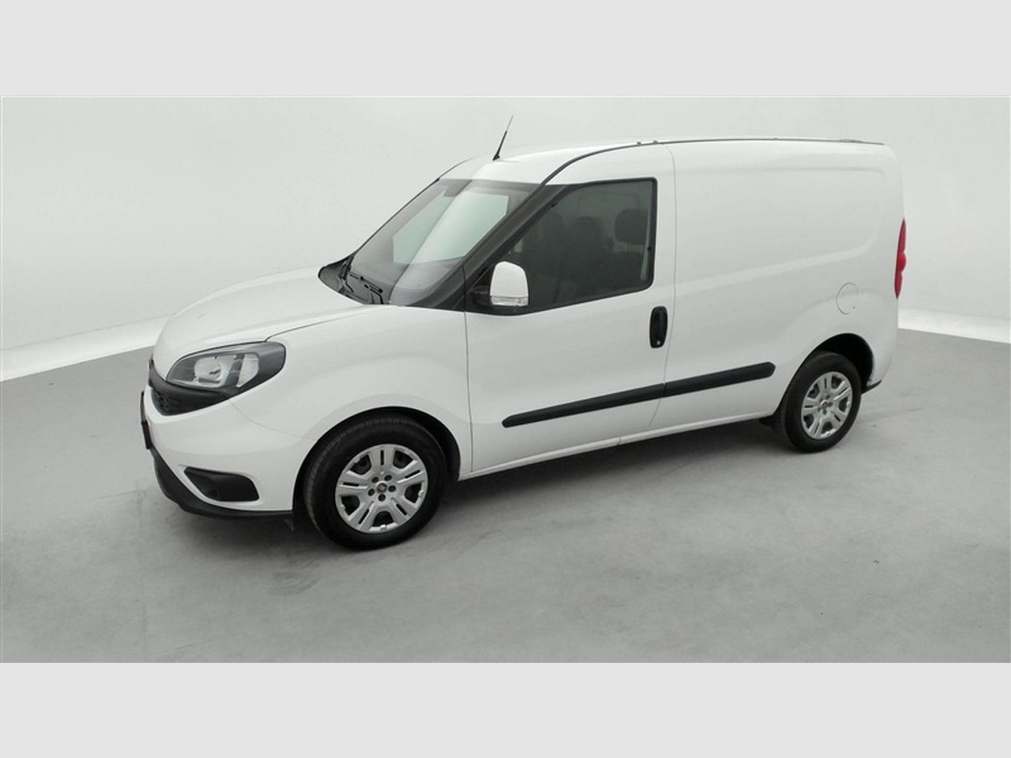 Fiat Doblo 1.6 MJET Cargo CLIM / CARPLAY (2023) - Photo 19