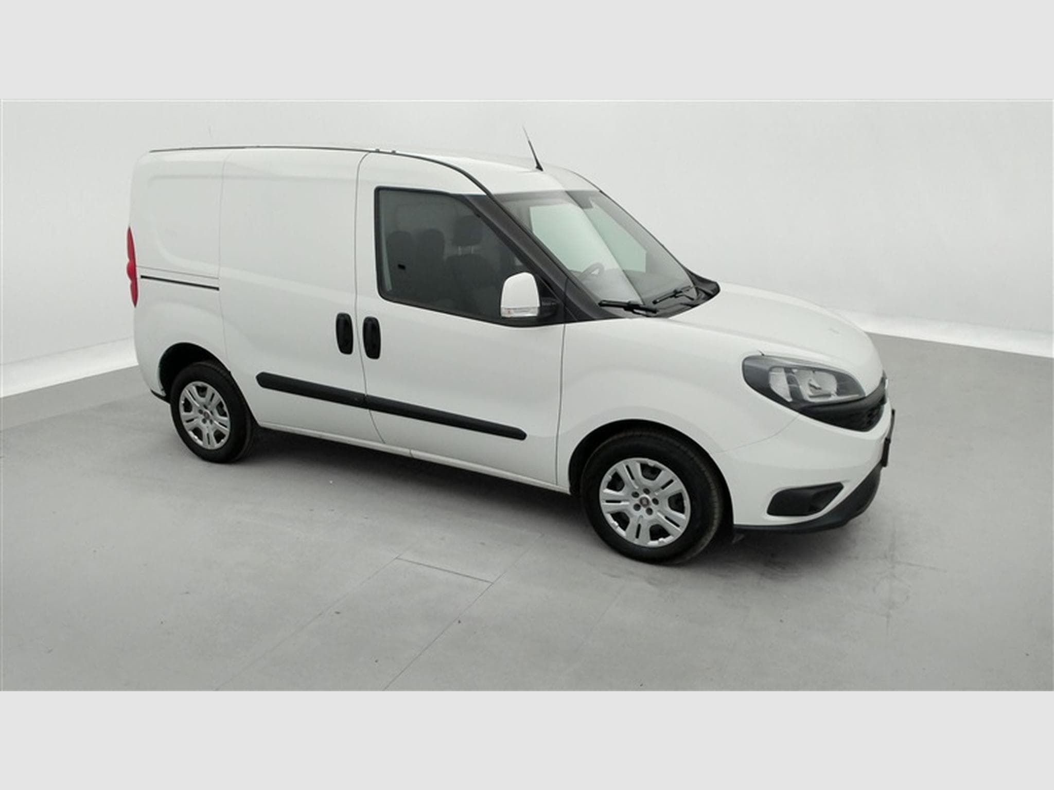 Fiat Doblo 1.6 MJET Cargo CLIM / CARPLAY (2023) - Photo 21