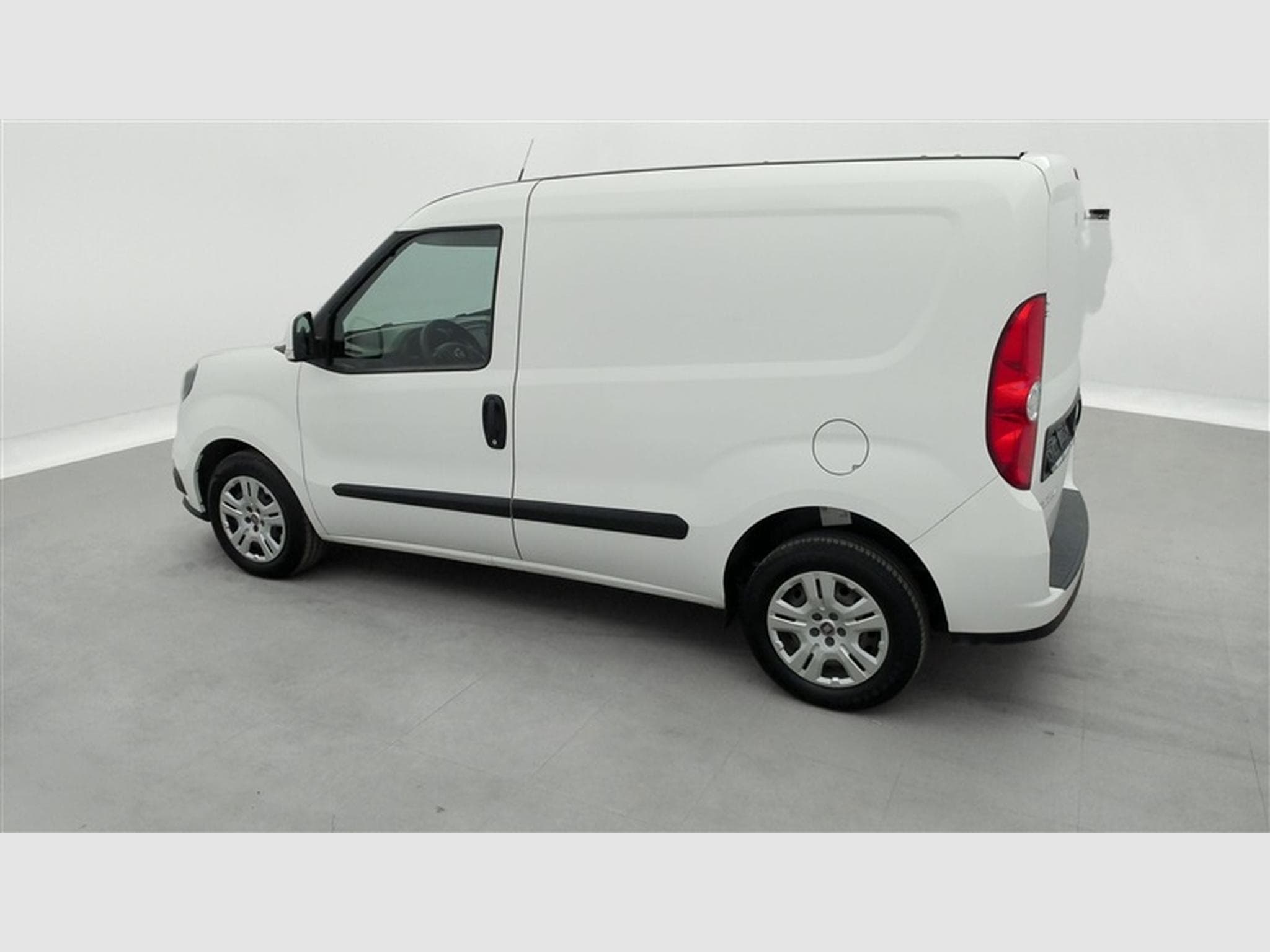 Fiat Doblo 1.6 MJET Cargo CLIM / CARPLAY (2023) - Photo 24