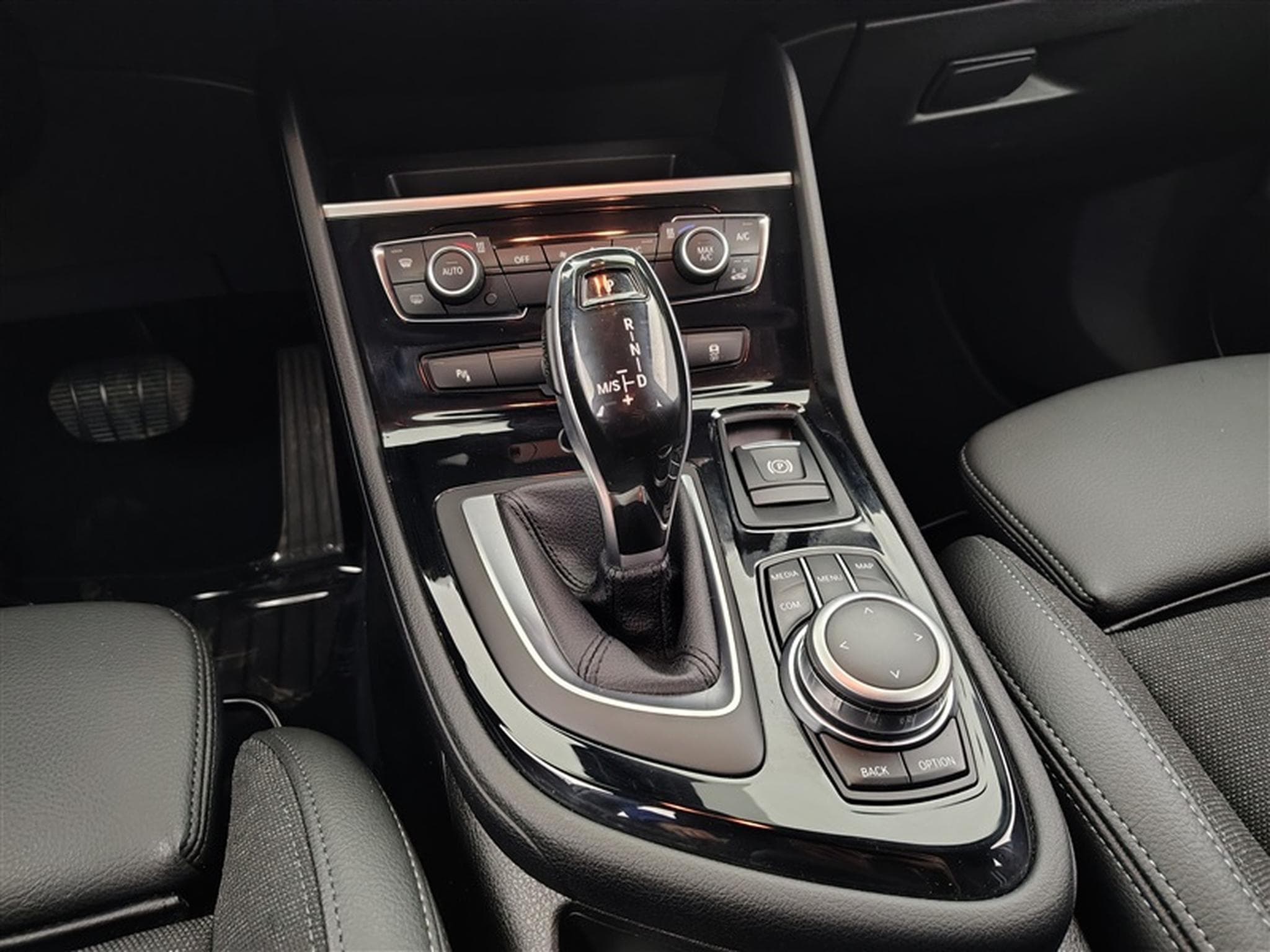 BMW 216 dA GranTourer Sport Line  Navi / Led (2022) - Photo 12