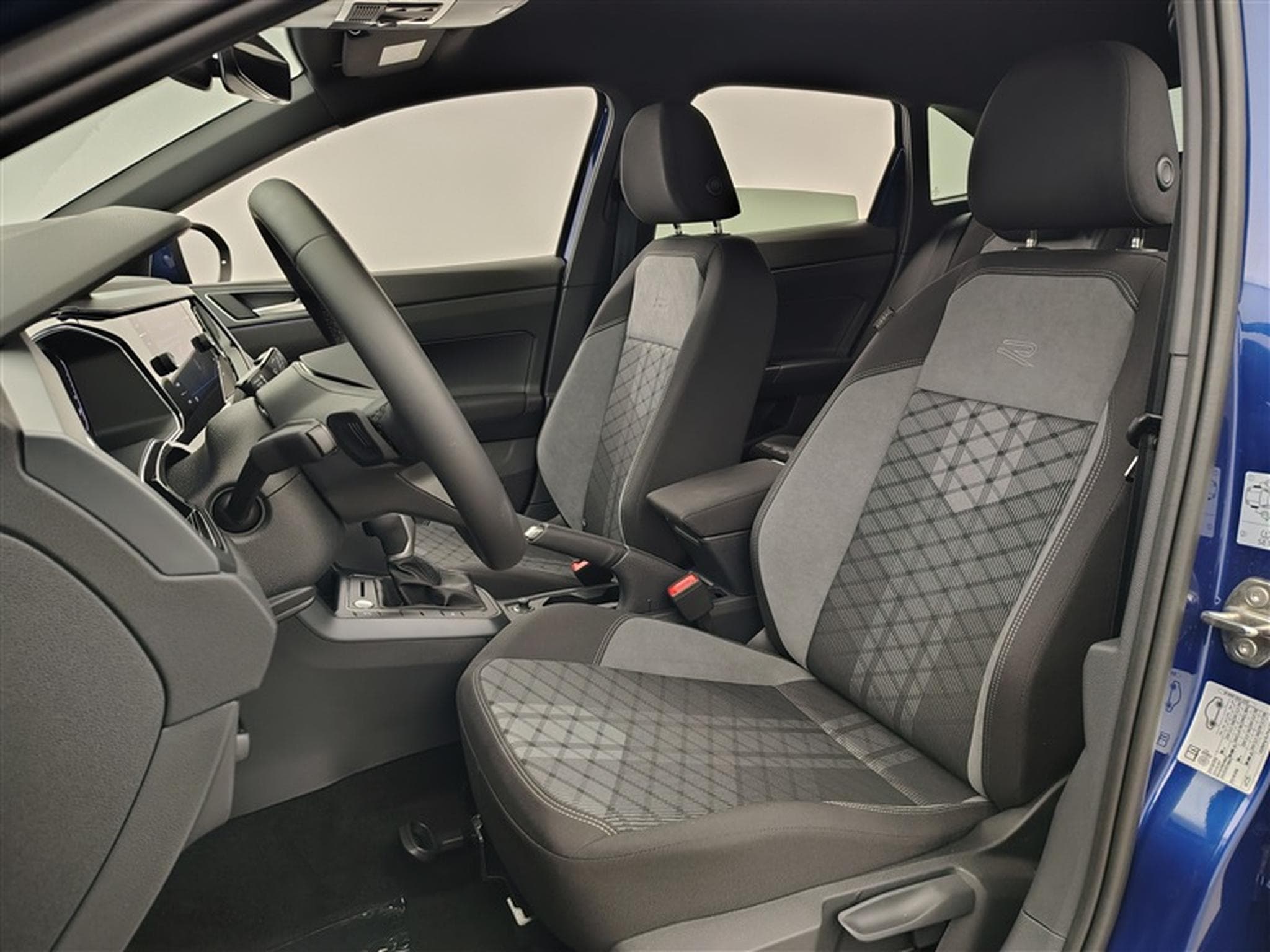 VW Taigo 1.0 TSI 115cv DSG R-Line NAVI / FULL LED / CAMERA / JA 18" (2025) - Photo 7