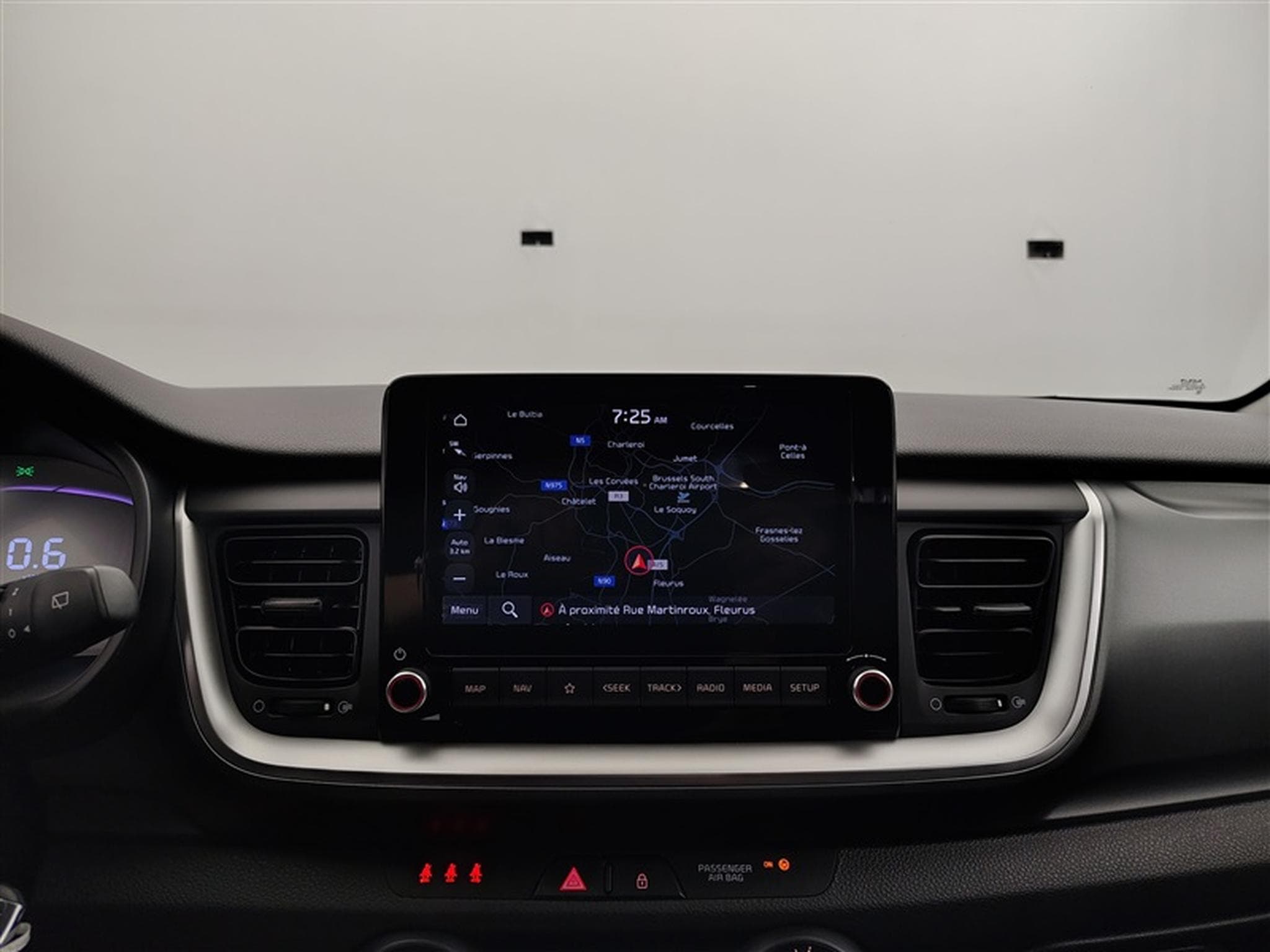 Kia Stonic 1.2i 84Cv Urban Edition NAVI / CARPLAY / CAMERA / ALU (2025) - Photo 11