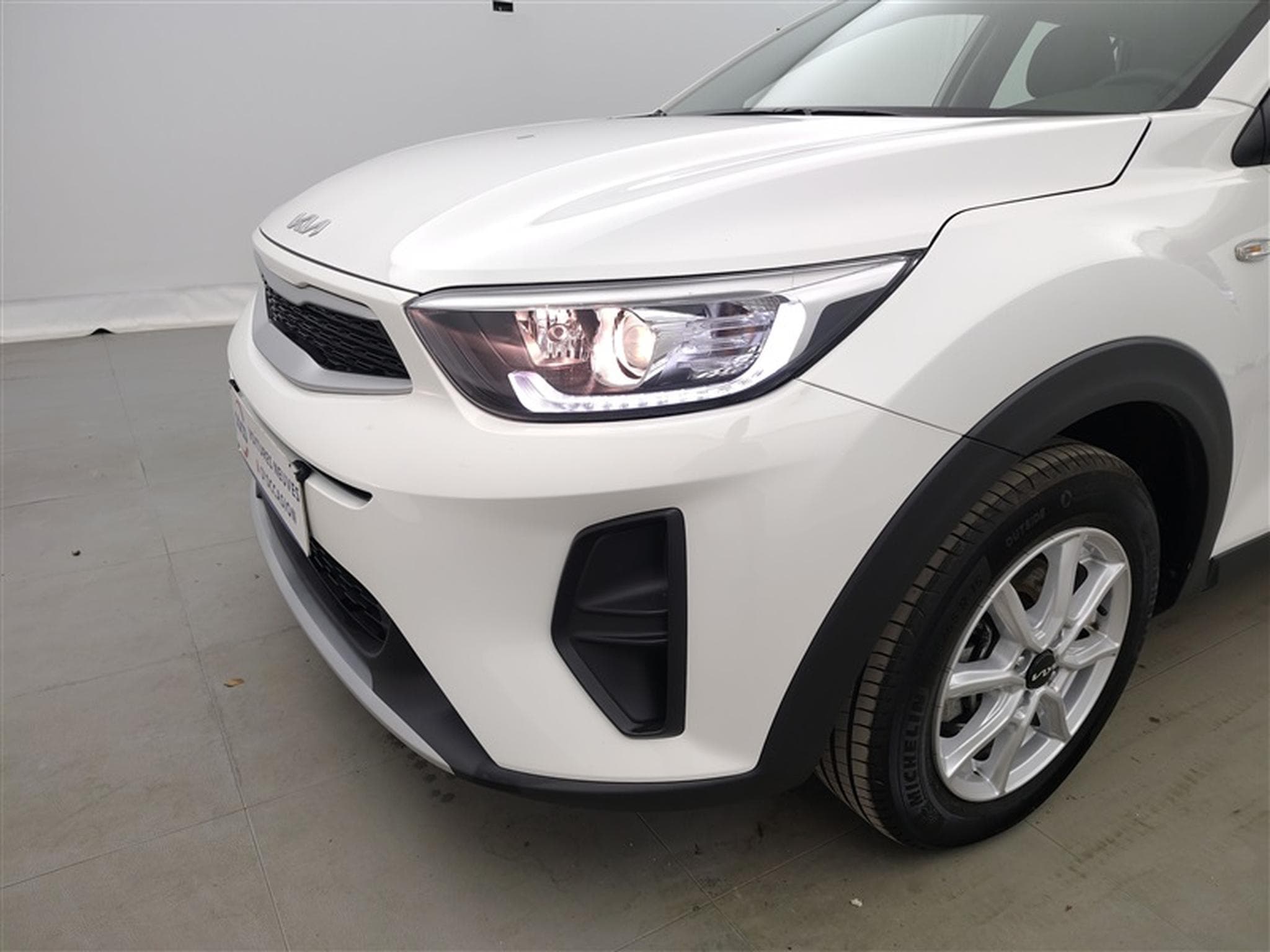 Kia Stonic 1.2i 84Cv Urban Edition NAVI / CARPLAY / CAMERA / ALU (2025) - Photo 15