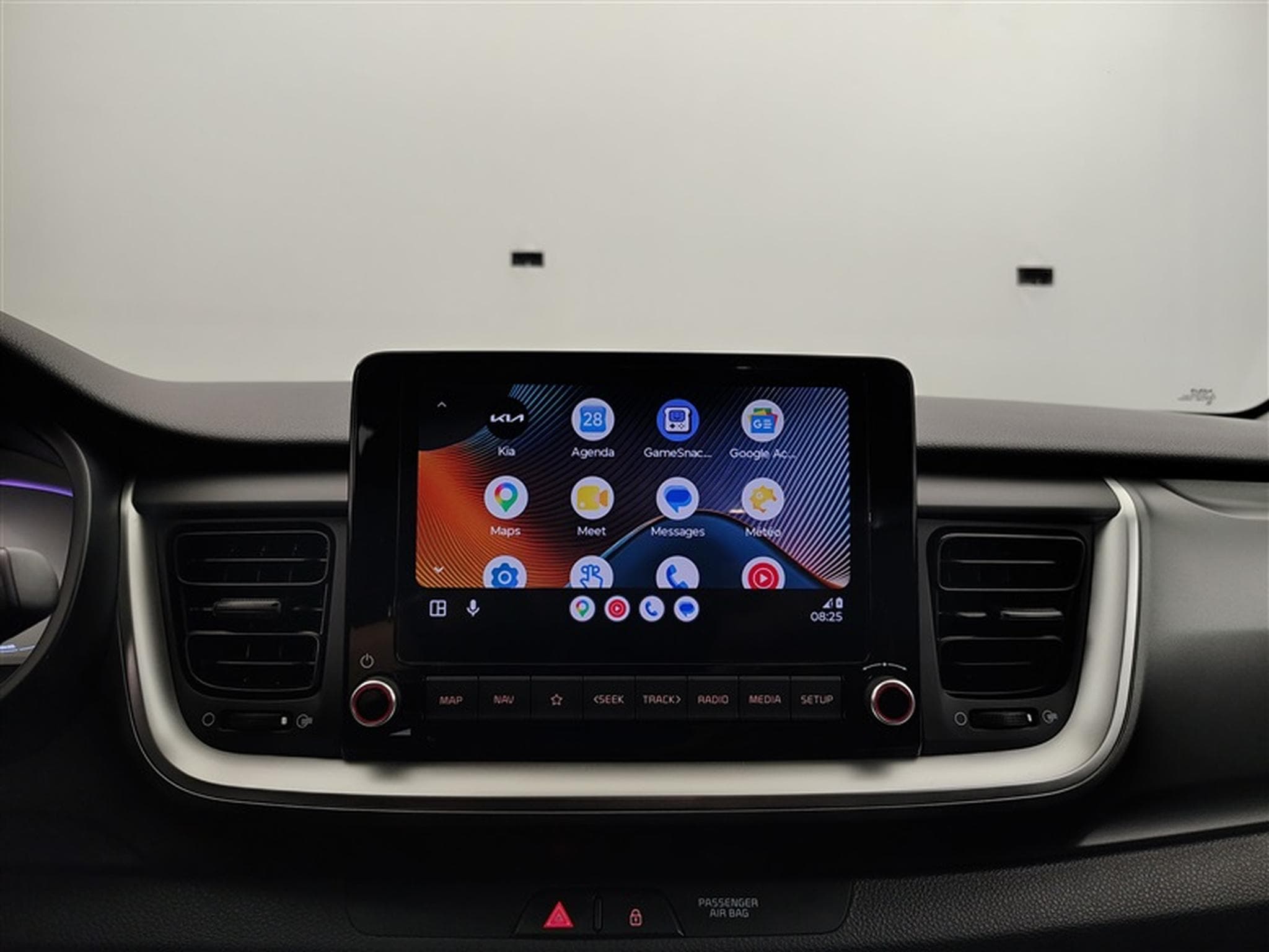 Kia Stonic 1.2i 84Cv Urban Edition NAVI / CARPLAY / CAMERA / ALU (2025) - Photo 19