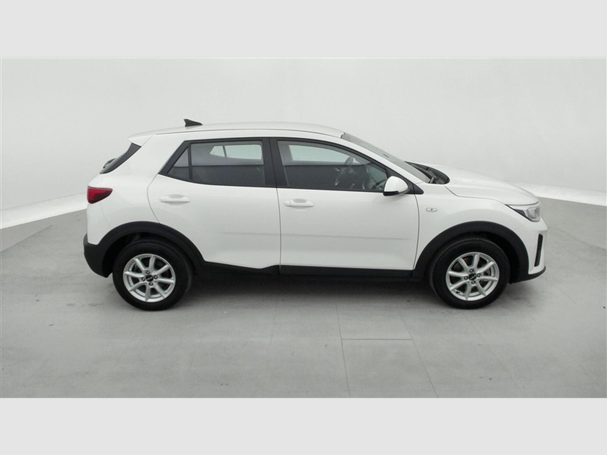 Kia Stonic 1.2i 84Cv Urban Edition NAVI / CARPLAY / CAMERA / ALU (2025) - Photo 23