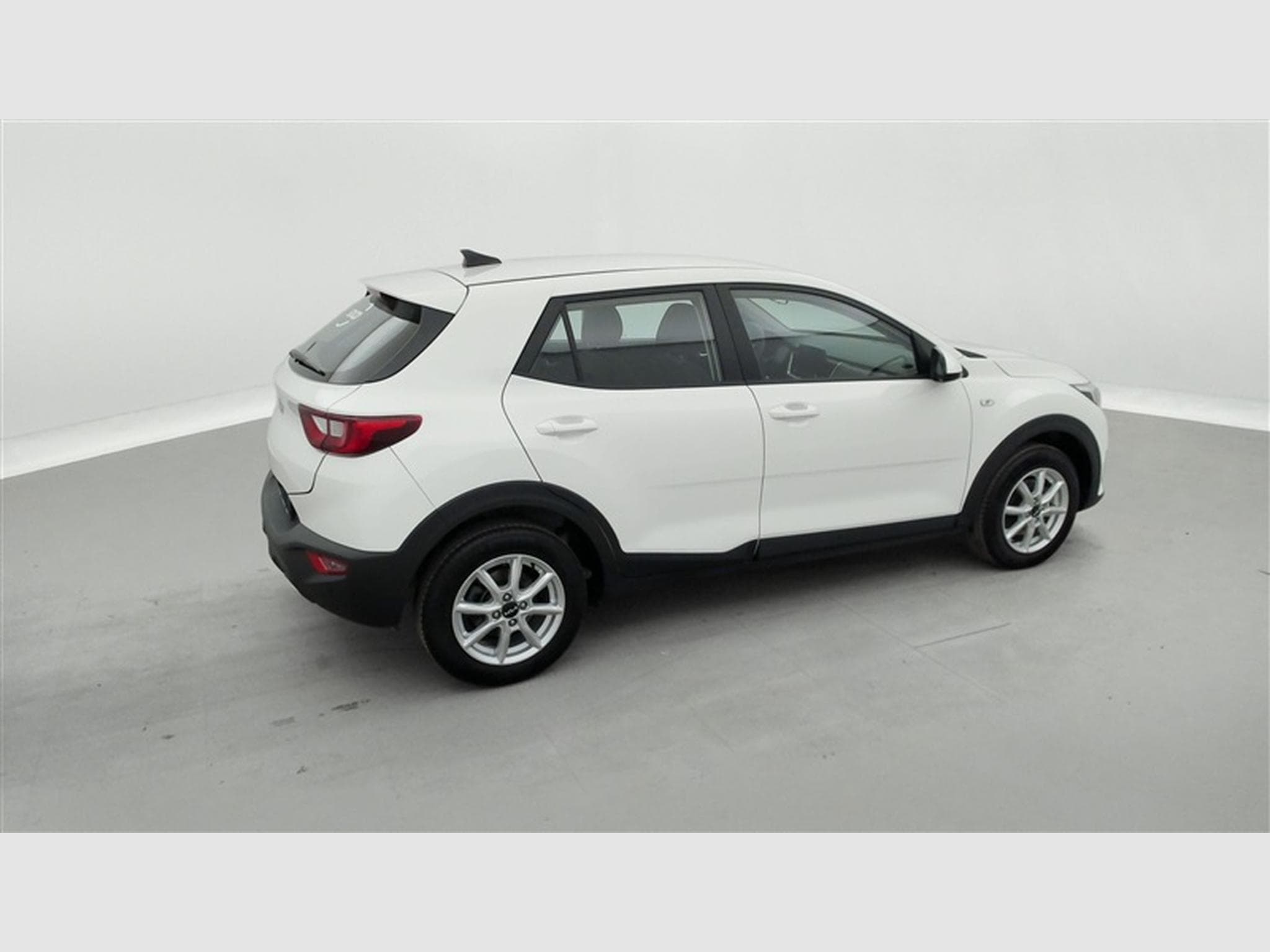Kia Stonic 1.2i 84Cv Urban Edition NAVI / CARPLAY / CAMERA / ALU (2025) - Photo 24