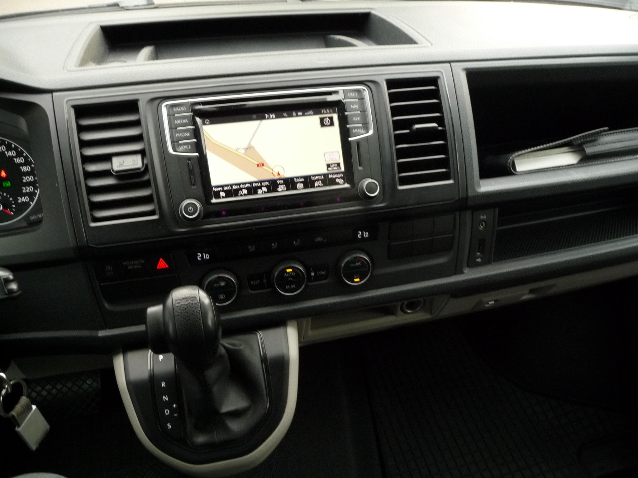 VW T6.1 TRANSPORTER (2018) - Photo 3