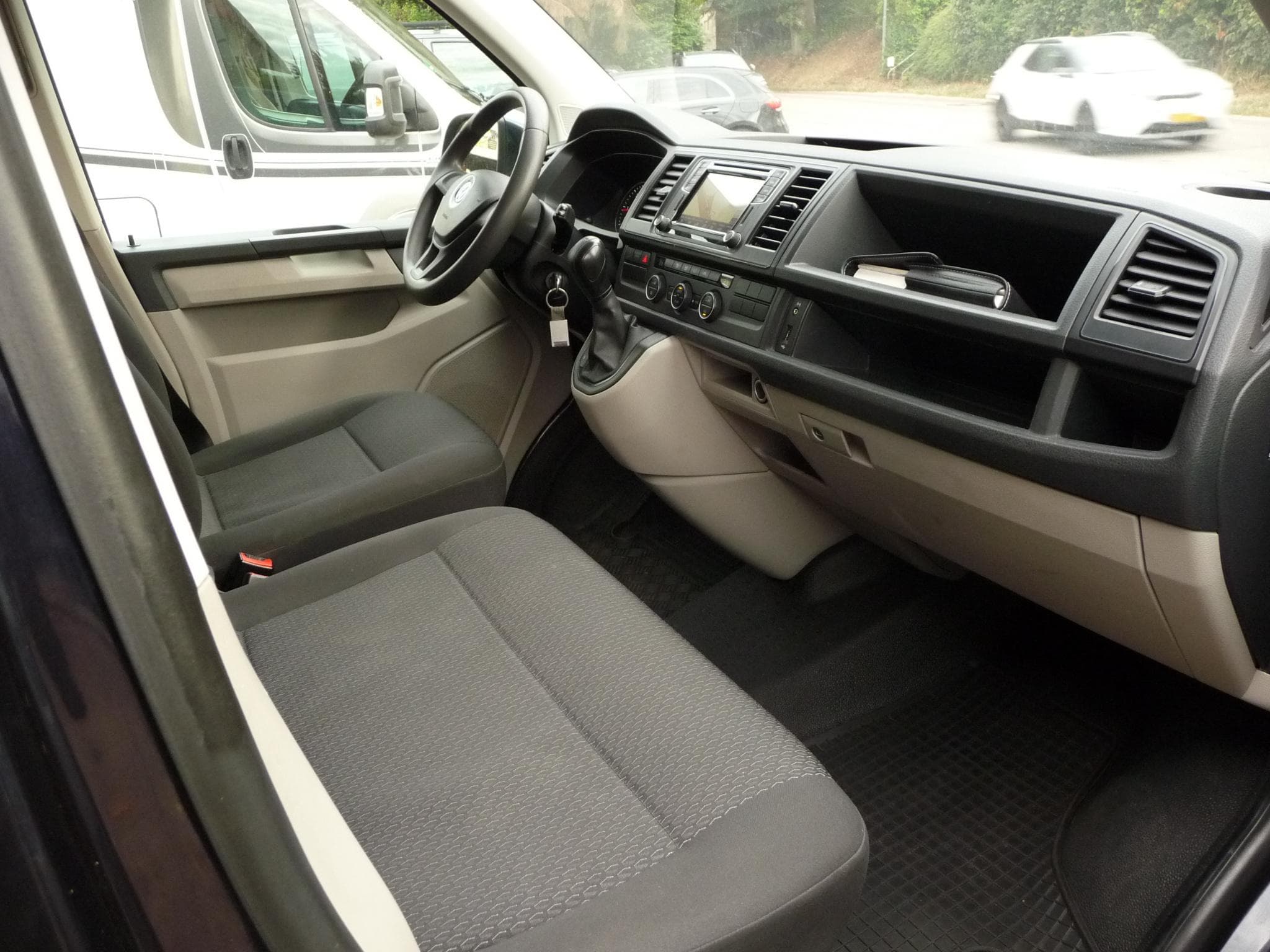 VW T6.1 TRANSPORTER (2018) - Photo 7