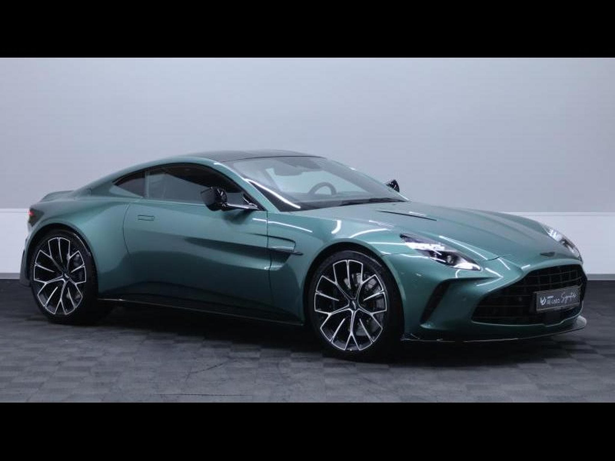 Aston-Martin V8 Vantage New Vantage V8 (2025) - Photo 3